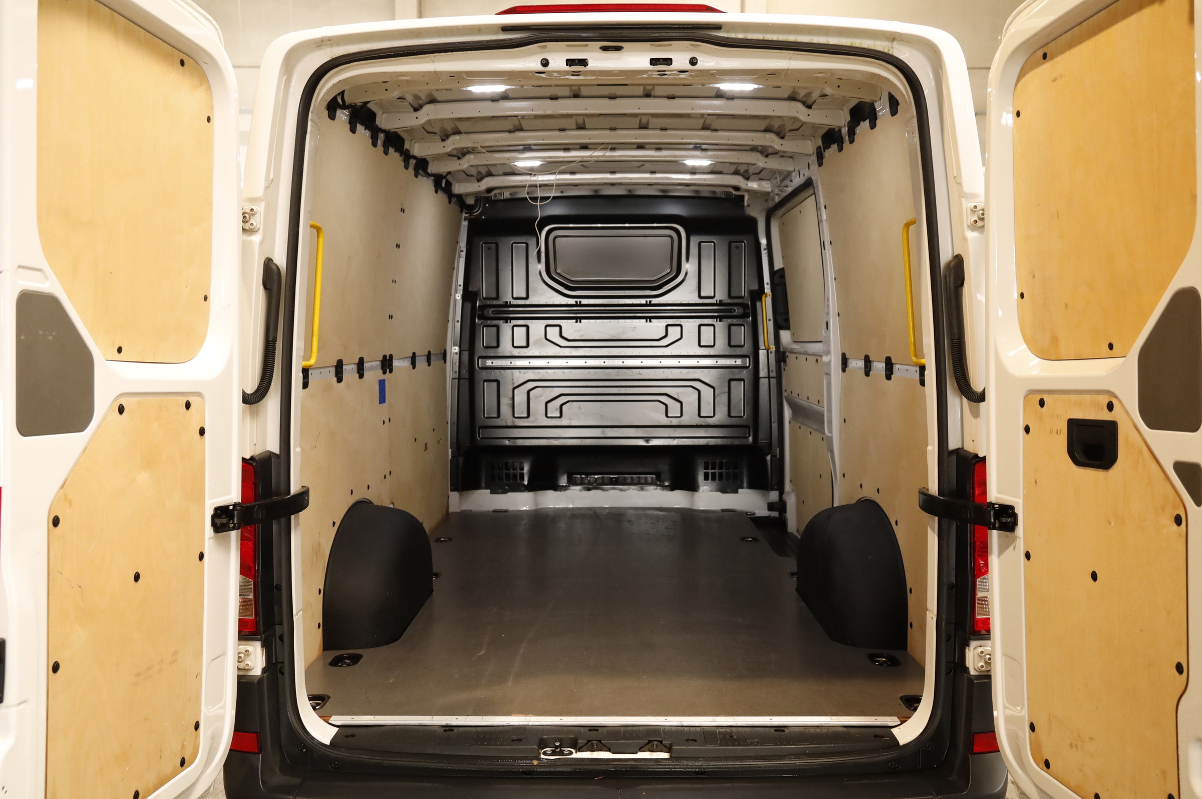 VW Crafter 30 2.0 TDI Kasten FWD mittellang | Bild 23 von 25