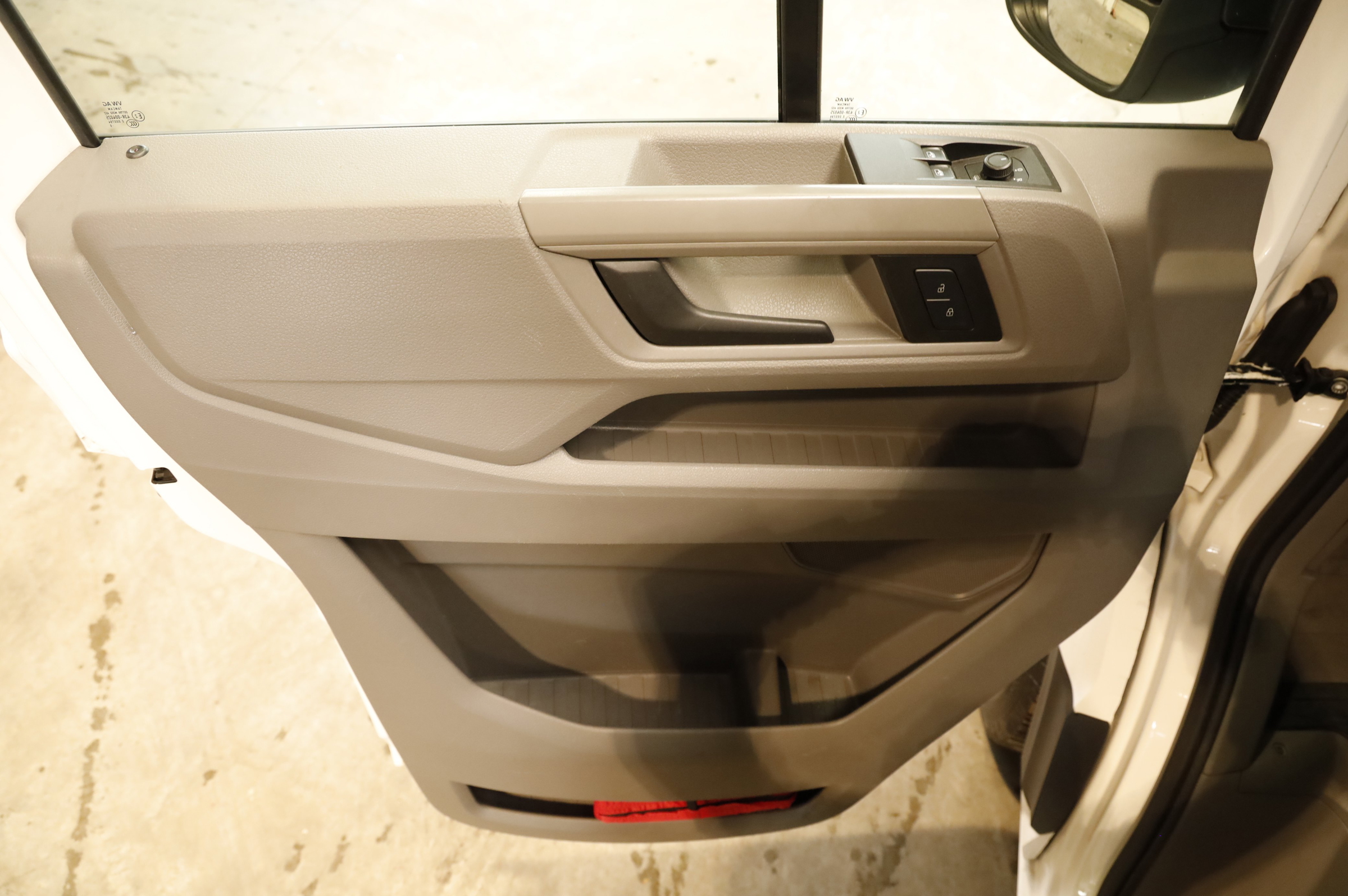 VW Crafter 30 2.0 TDI Kasten FWD mittellang | Bild 7 von 25