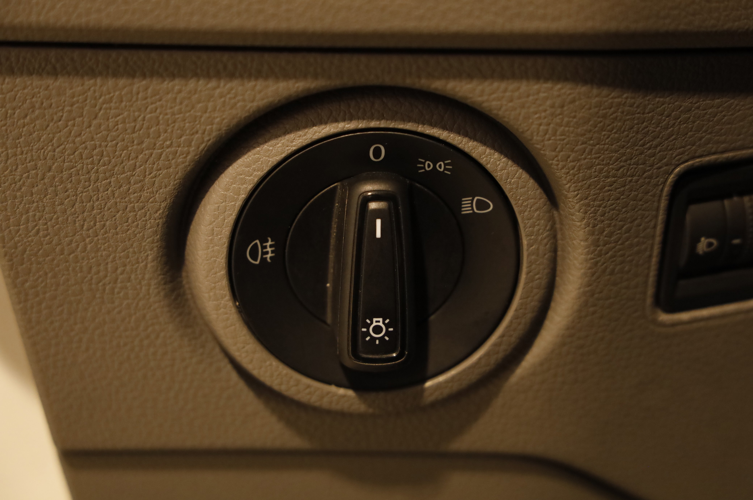 VW Crafter 30 2.0 TDI Kasten FWD mittellang | Bild 9 von 25