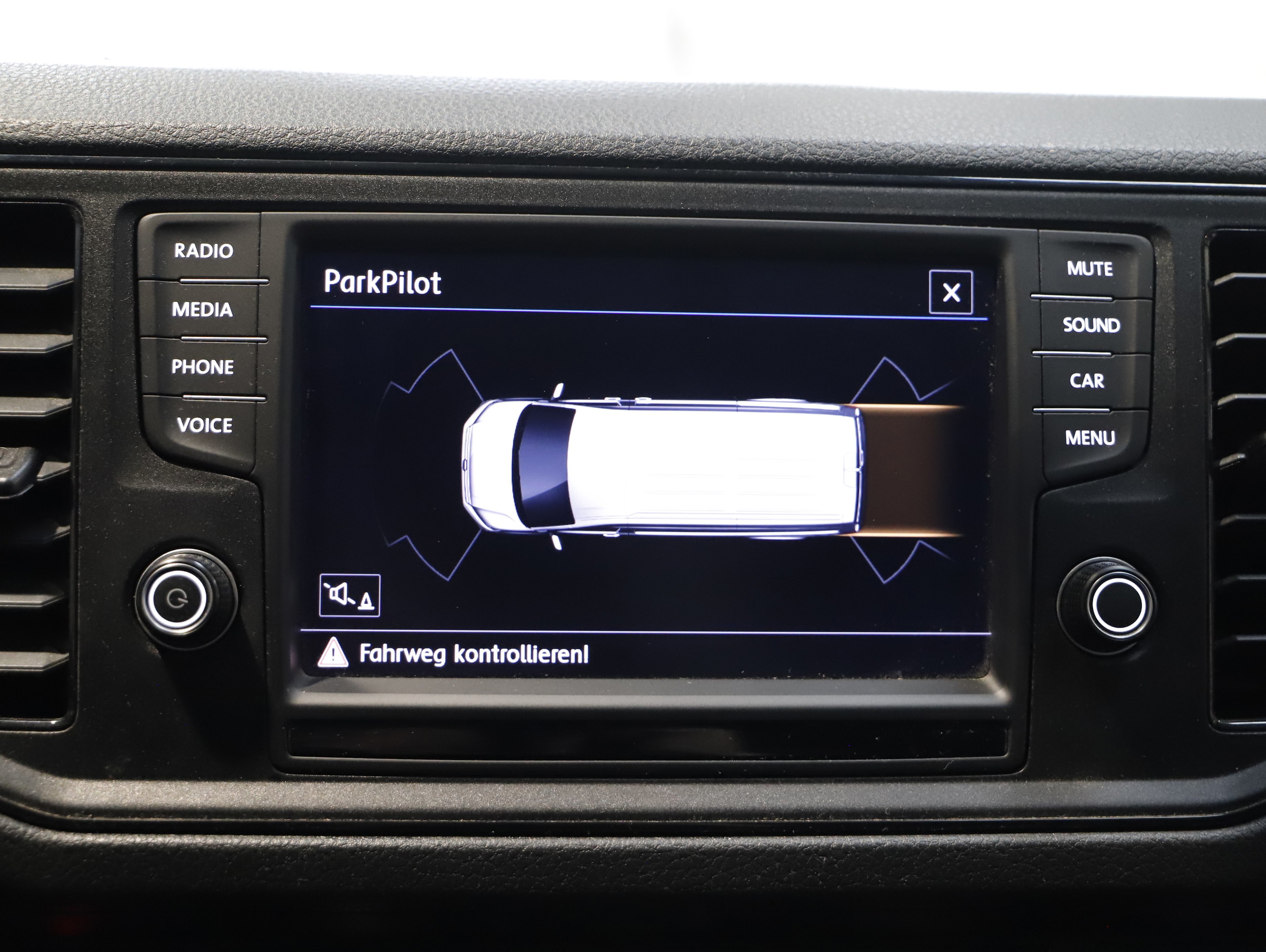 VW Crafter 35 2.0 TDI Kasten FWD mittellang Hochdach | Bild 11 von 25