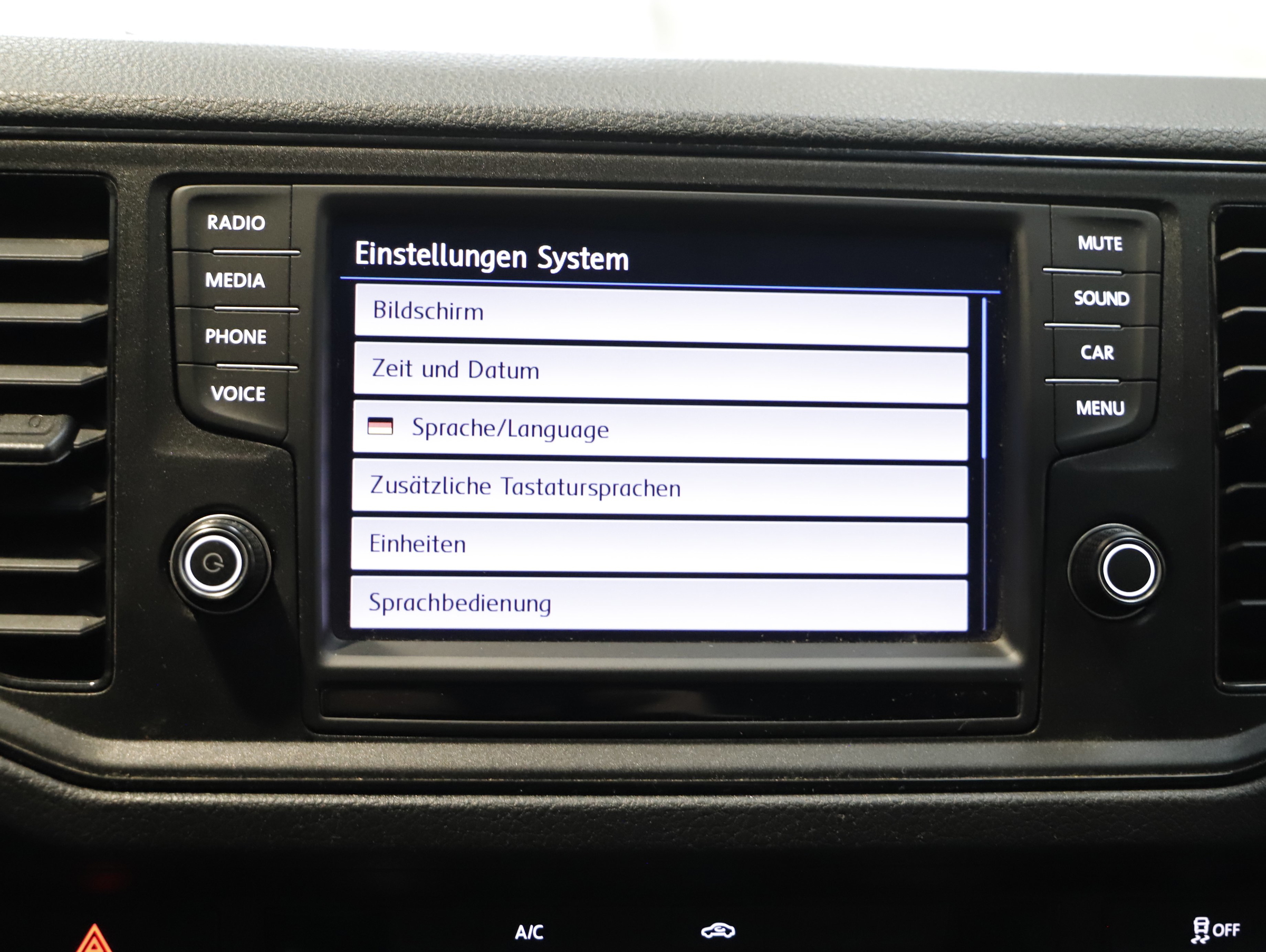 VW Crafter 35 2.0 TDI Kasten FWD mittellang Hochdach | Bild 12 von 25