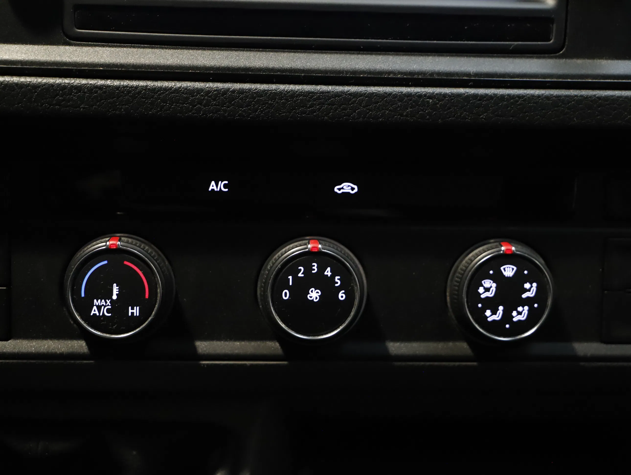 VW Crafter 35 2.0 TDI Kasten FWD mittellang Hochdach | Bild 13 von 25