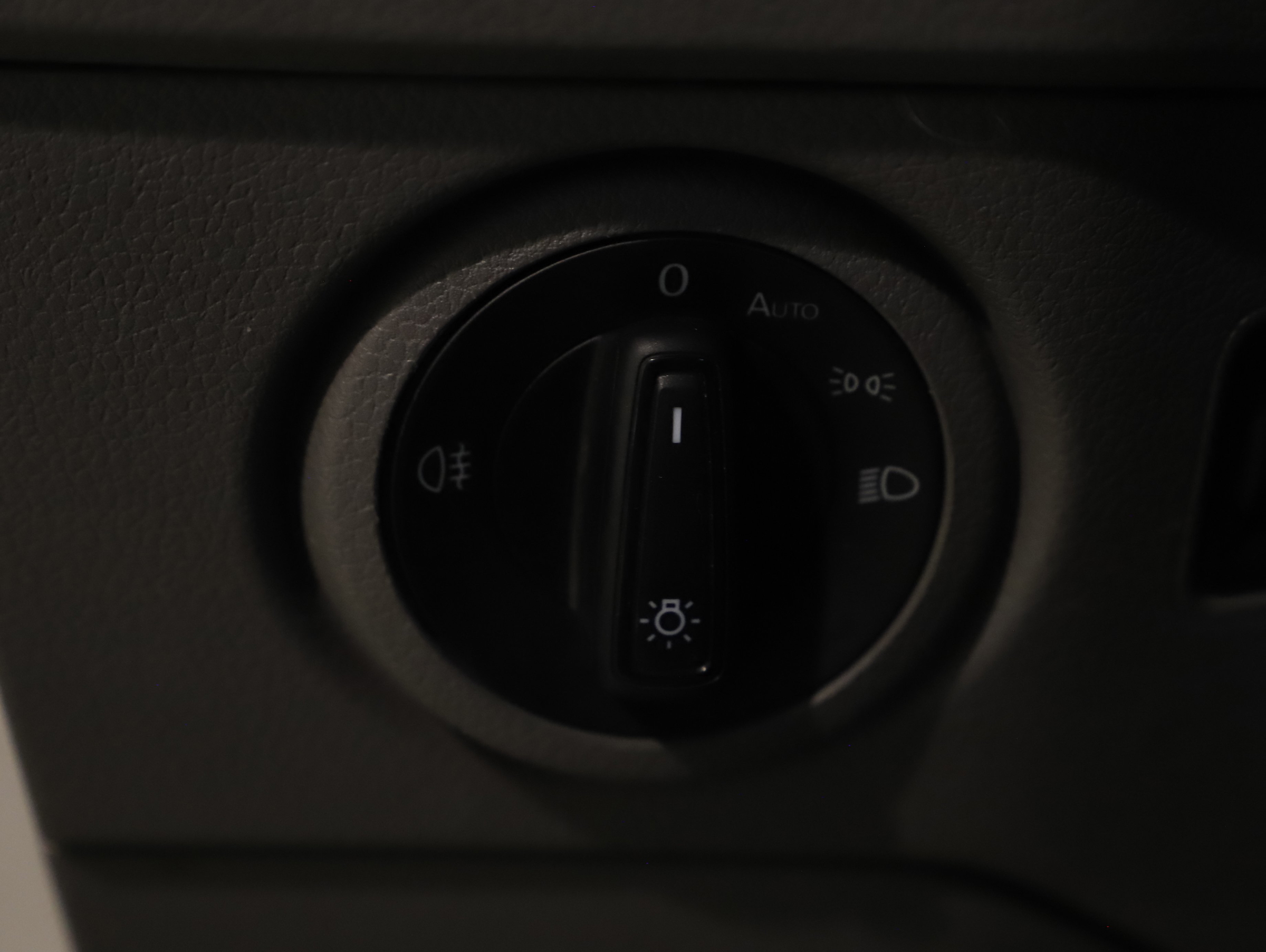 VW Crafter 35 2.0 TDI Kasten FWD mittellang Hochdach | Bild 14 von 25