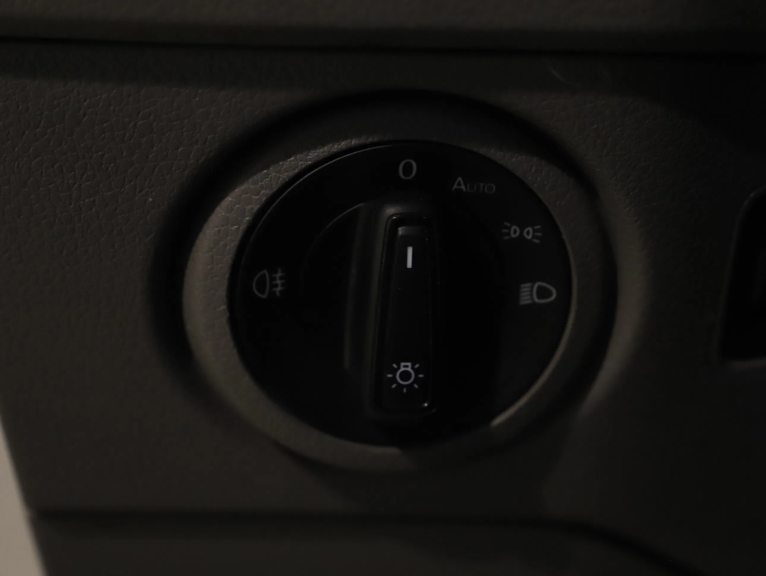 VW Crafter 35 2.0 TDI Kasten FWD mittellang Hochdach | Bild 14 von 25