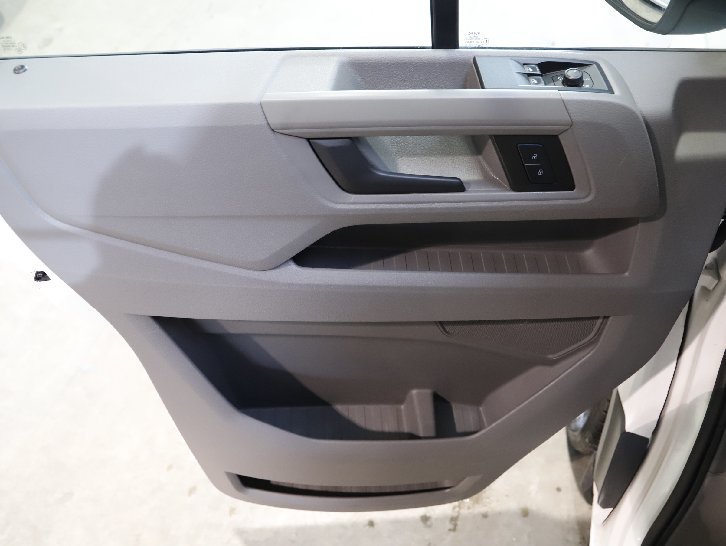 VW Crafter 35 2.0 TDI Kasten FWD mittellang Hochdach | Bild 15 von 25