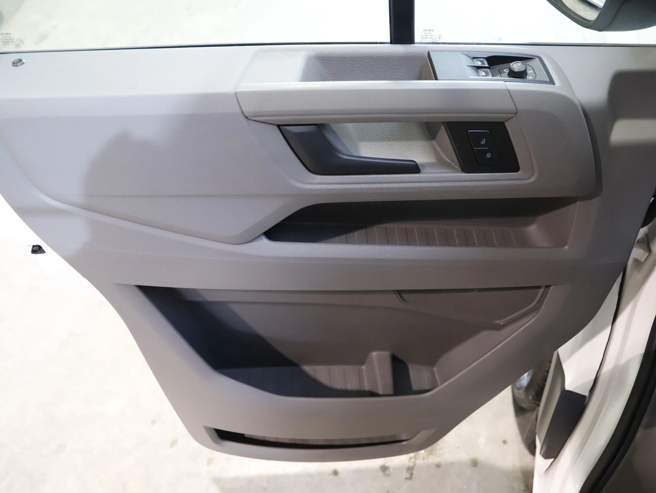 VW Crafter 35 2.0 TDI Kasten FWD mittellang Hochdach | Bild 15 von 25