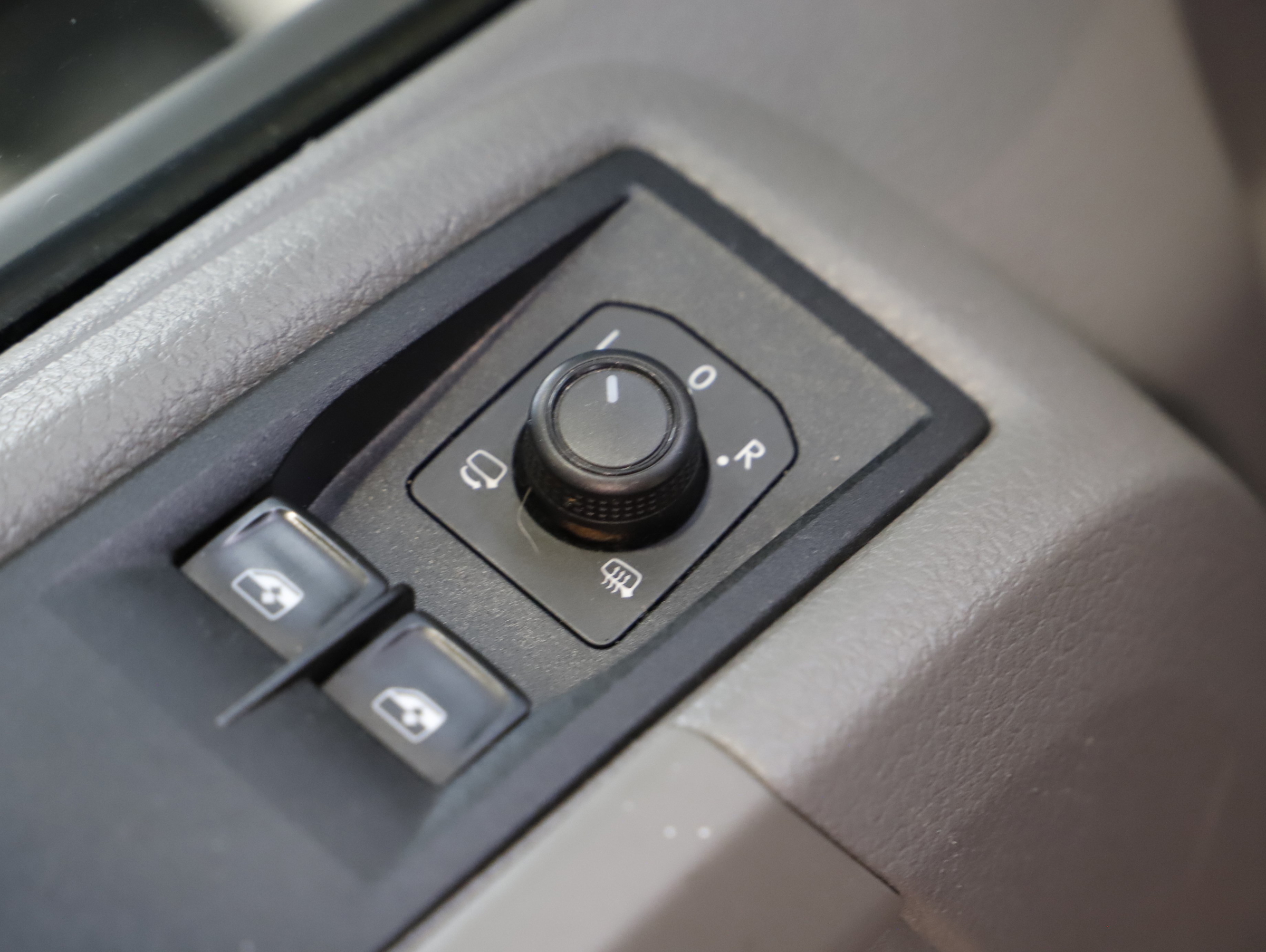 VW Crafter 35 2.0 TDI Kasten FWD mittellang Hochdach | Bild 16 von 25