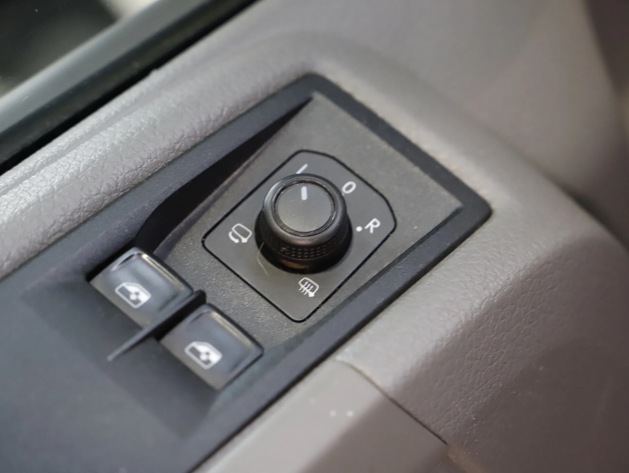 VW Crafter 35 2.0 TDI Kasten FWD mittellang Hochdach | Bild 16 von 25