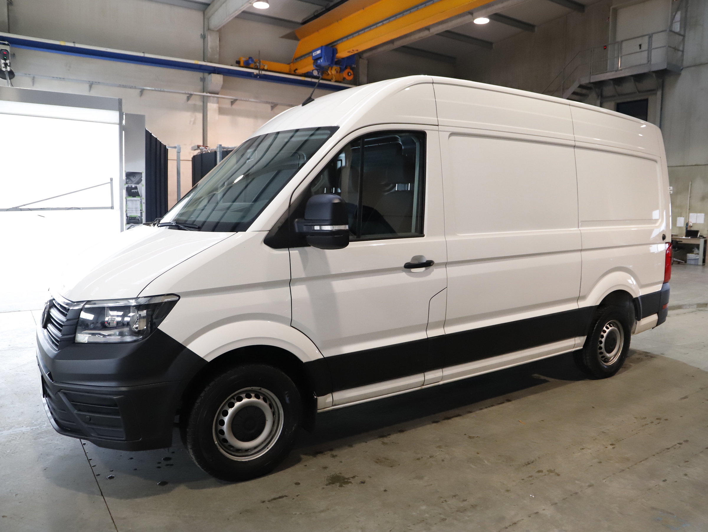 VW Crafter 35 2.0 TDI Kasten FWD mittellang Hochdach | Bild 18 von 25