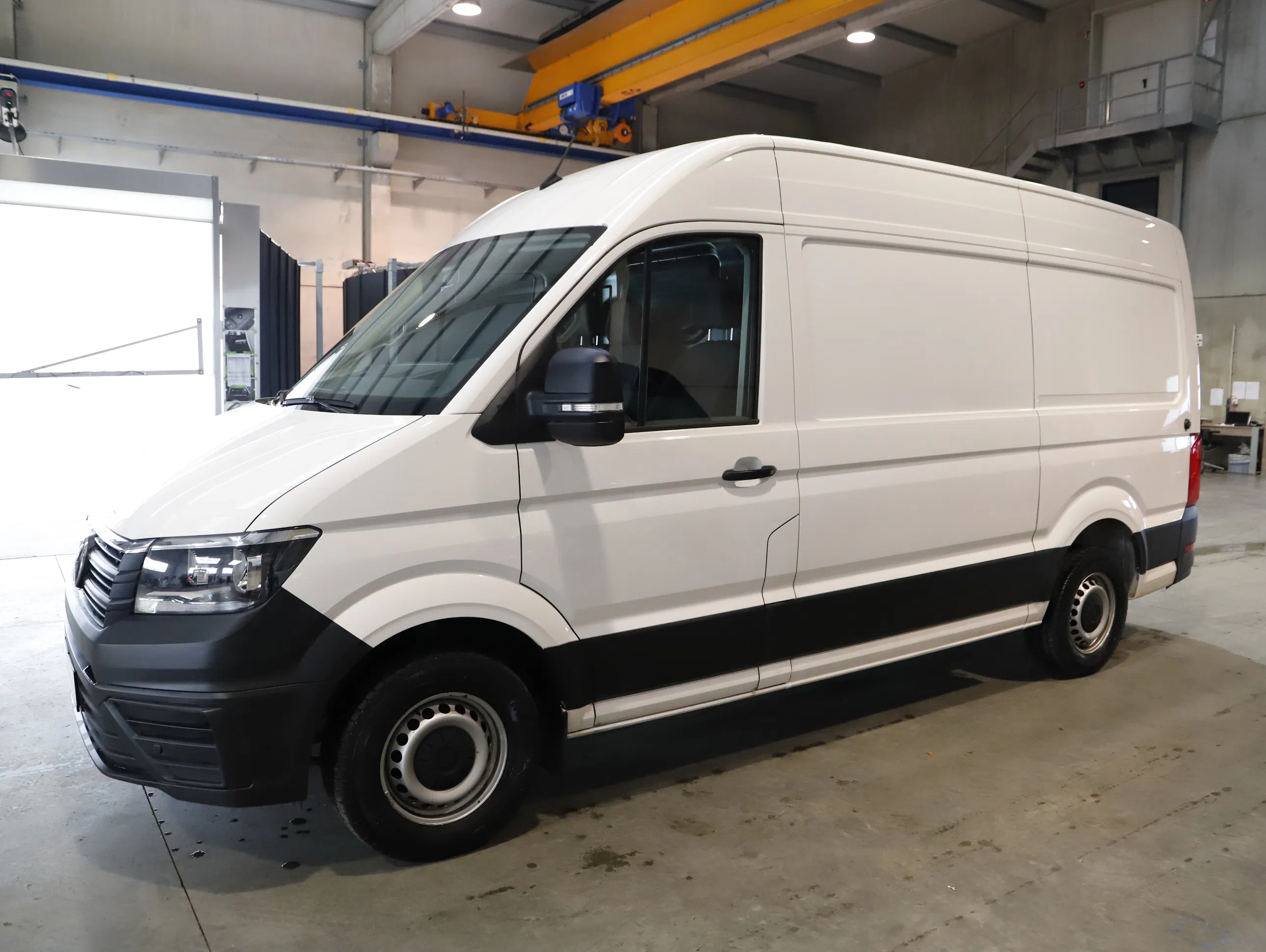 VW Crafter 35 2.0 TDI Kasten FWD mittellang Hochdach | Bild 18 von 25