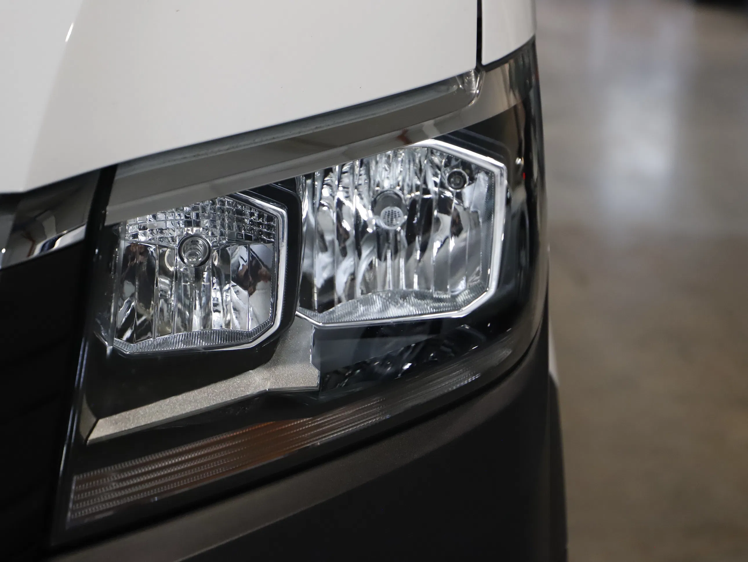 VW Crafter 35 2.0 TDI Kasten FWD mittellang Hochdach | Bild 23 von 25