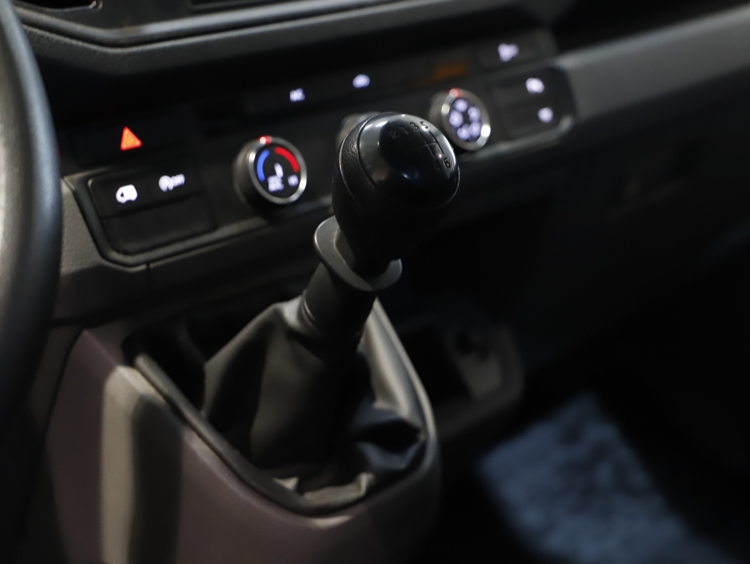 VW Crafter 35 2.0 TDI Kasten FWD mittellang Hochdach | Bild 7 von 25