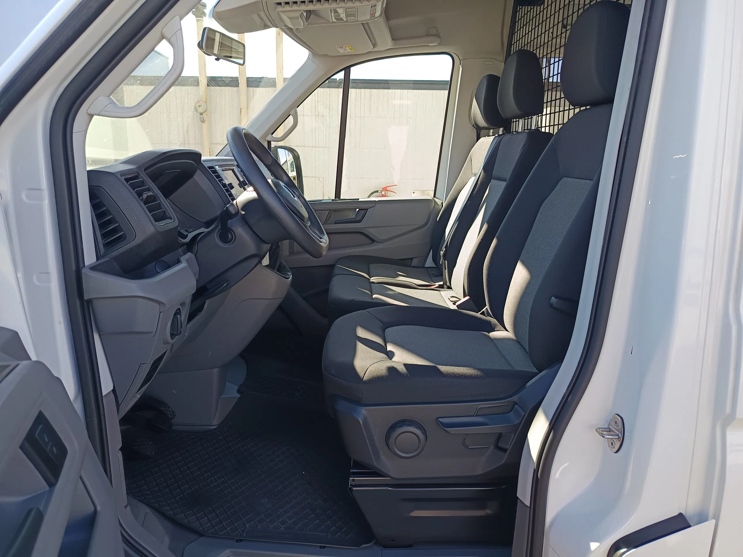 VW Crafter 35 2.0 TDI Kasten lang FWD Hochdach | Bild 11 von 22