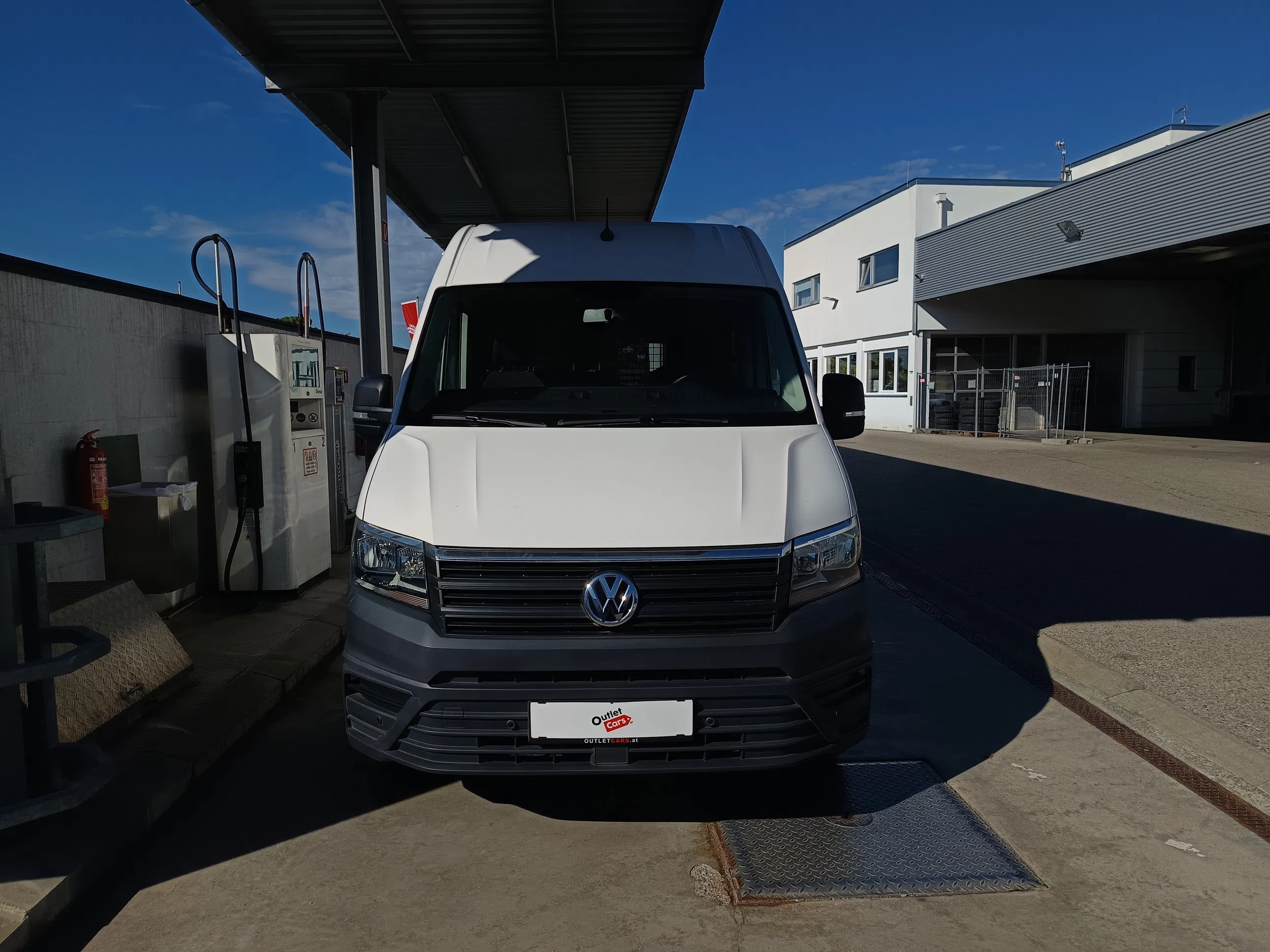 VW Crafter 35 2.0 TDI Kasten lang FWD Hochdach | Bild 2 von 22