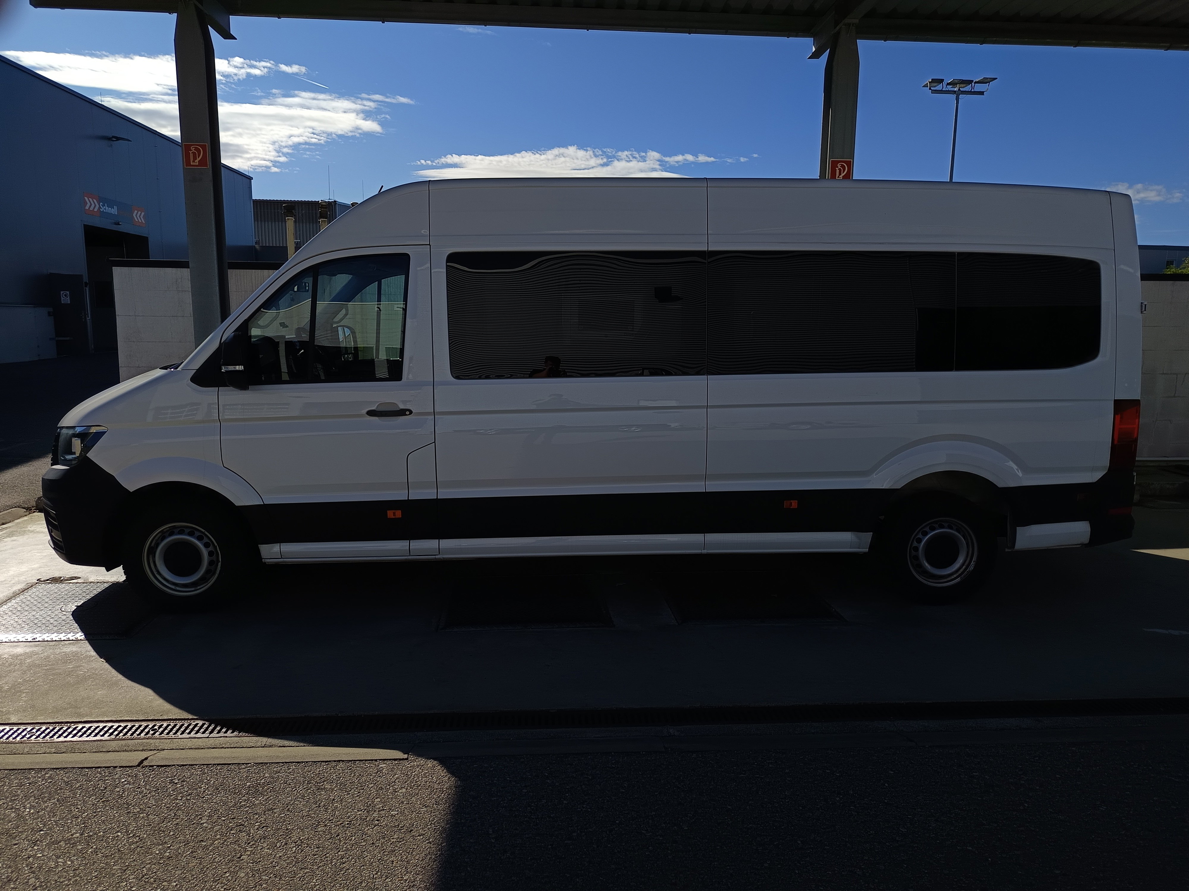 VW Crafter 35 2.0 TDI Kasten lang FWD Hochdach | Bild 3 von 22