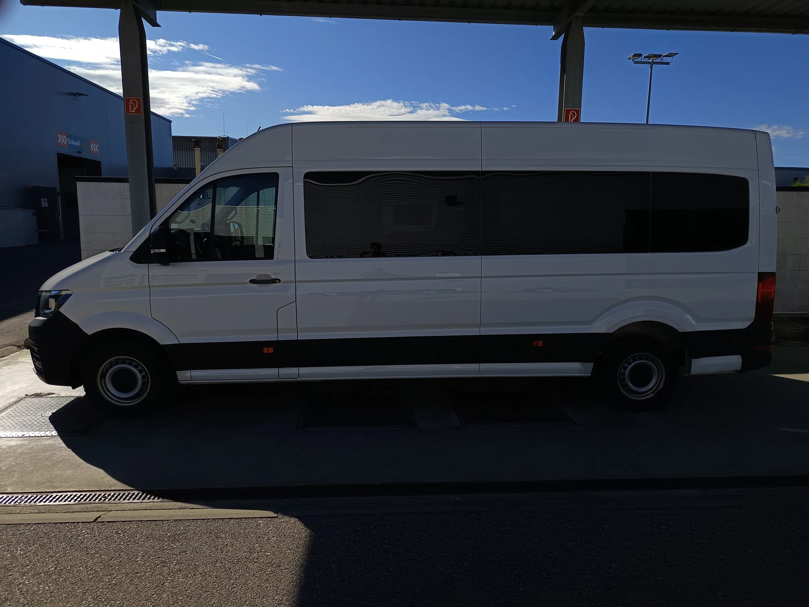 VW Crafter 35 2.0 TDI Kasten lang FWD Hochdach | Bild 3 von 22