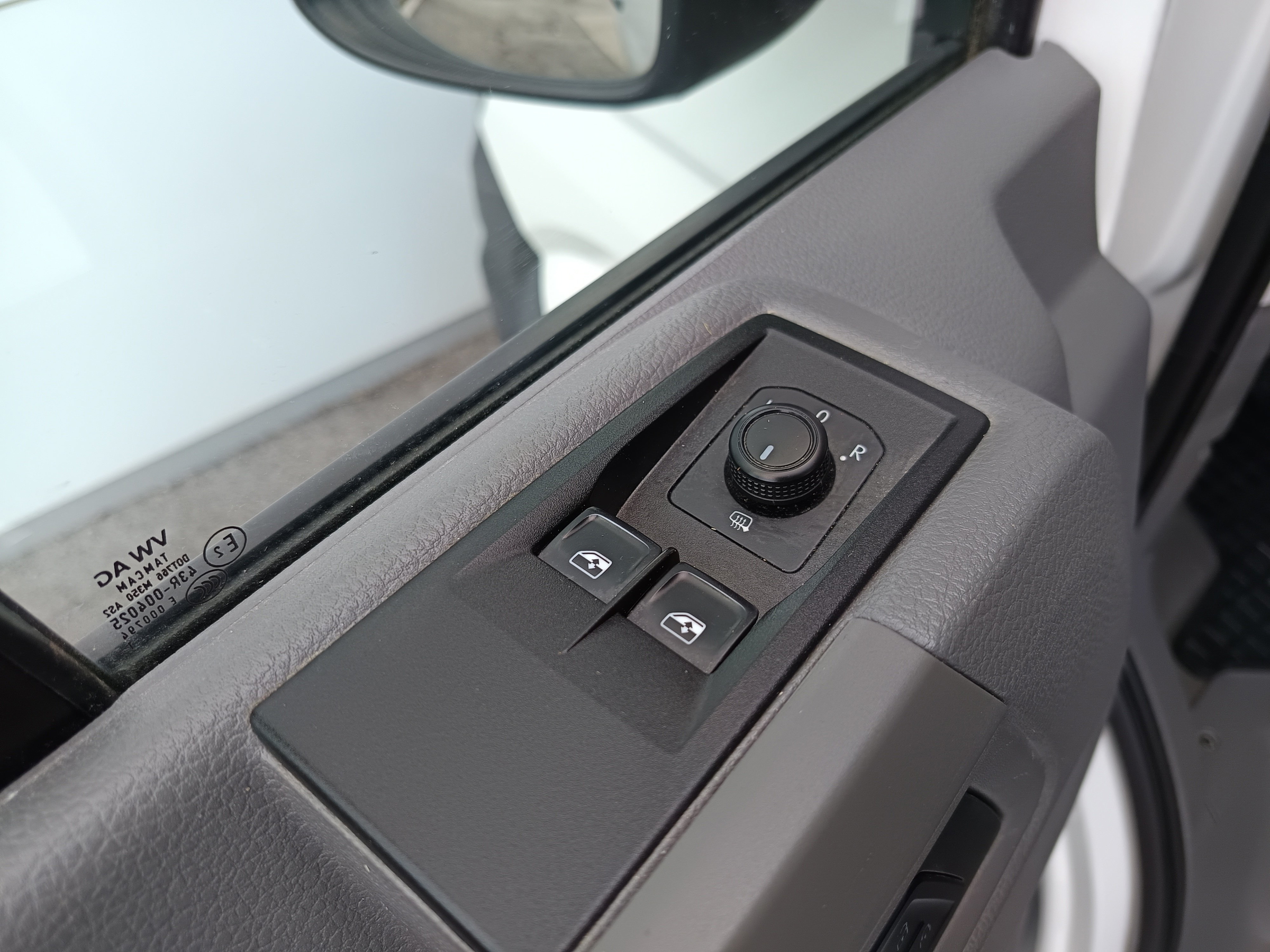 VW Crafter 30 2.0 TDI Kasten FWD mittellang | Bild 11 von 24