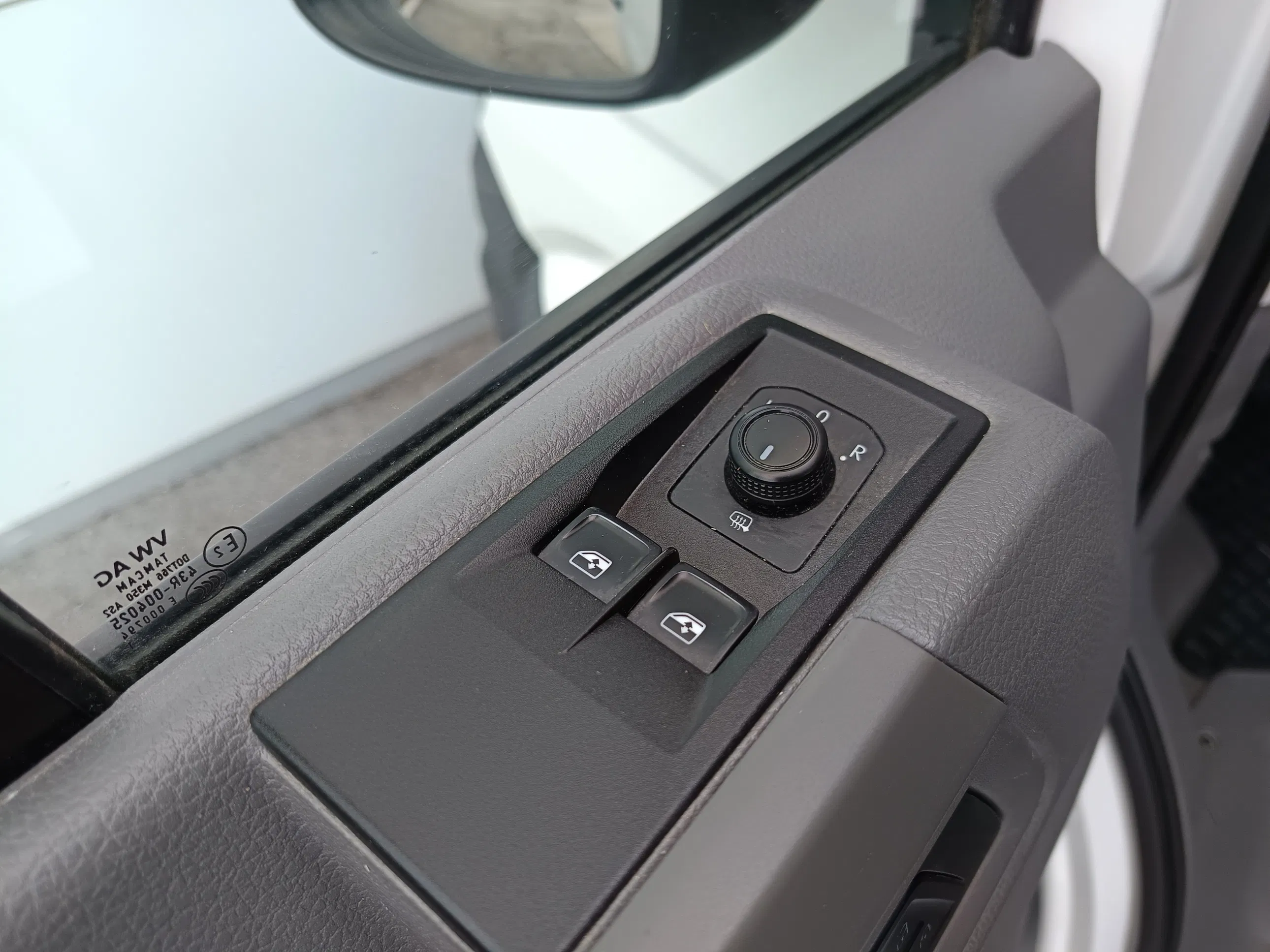 VW Crafter 30 2.0 TDI Kasten FWD mittellang | Bild 11 von 24