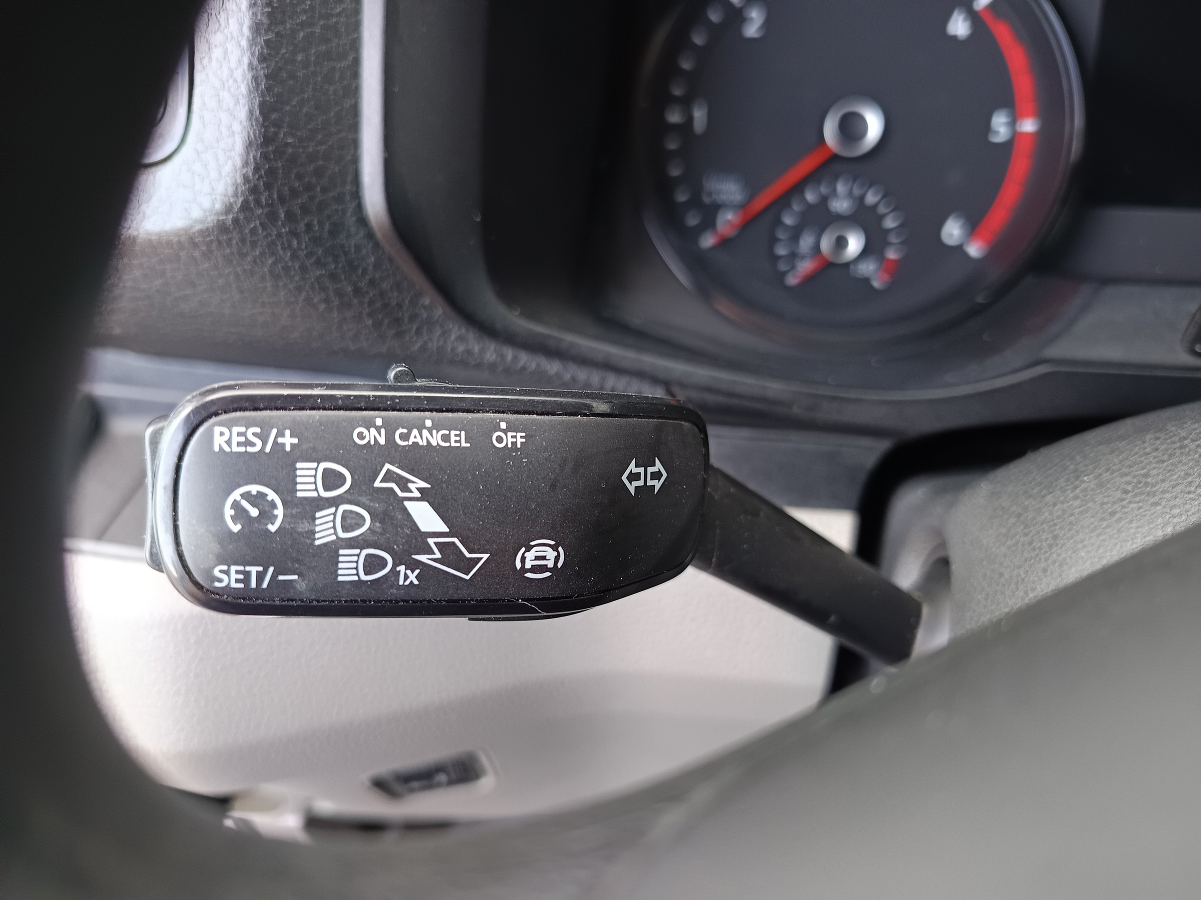 VW Crafter 30 2.0 TDI Kasten FWD mittellang | Bild 16 von 24