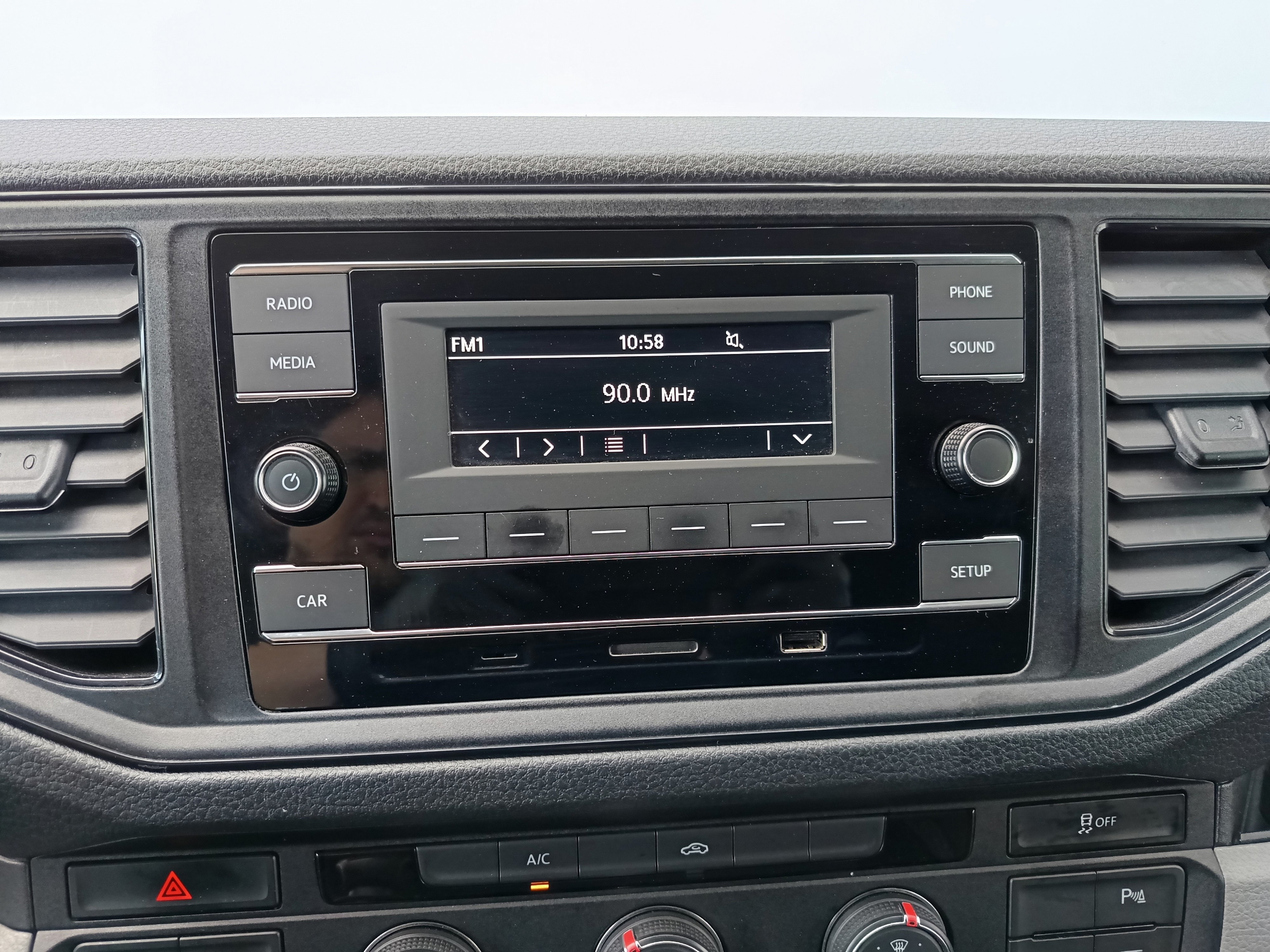 VW Crafter 30 2.0 TDI Kasten FWD mittellang | Bild 17 von 24