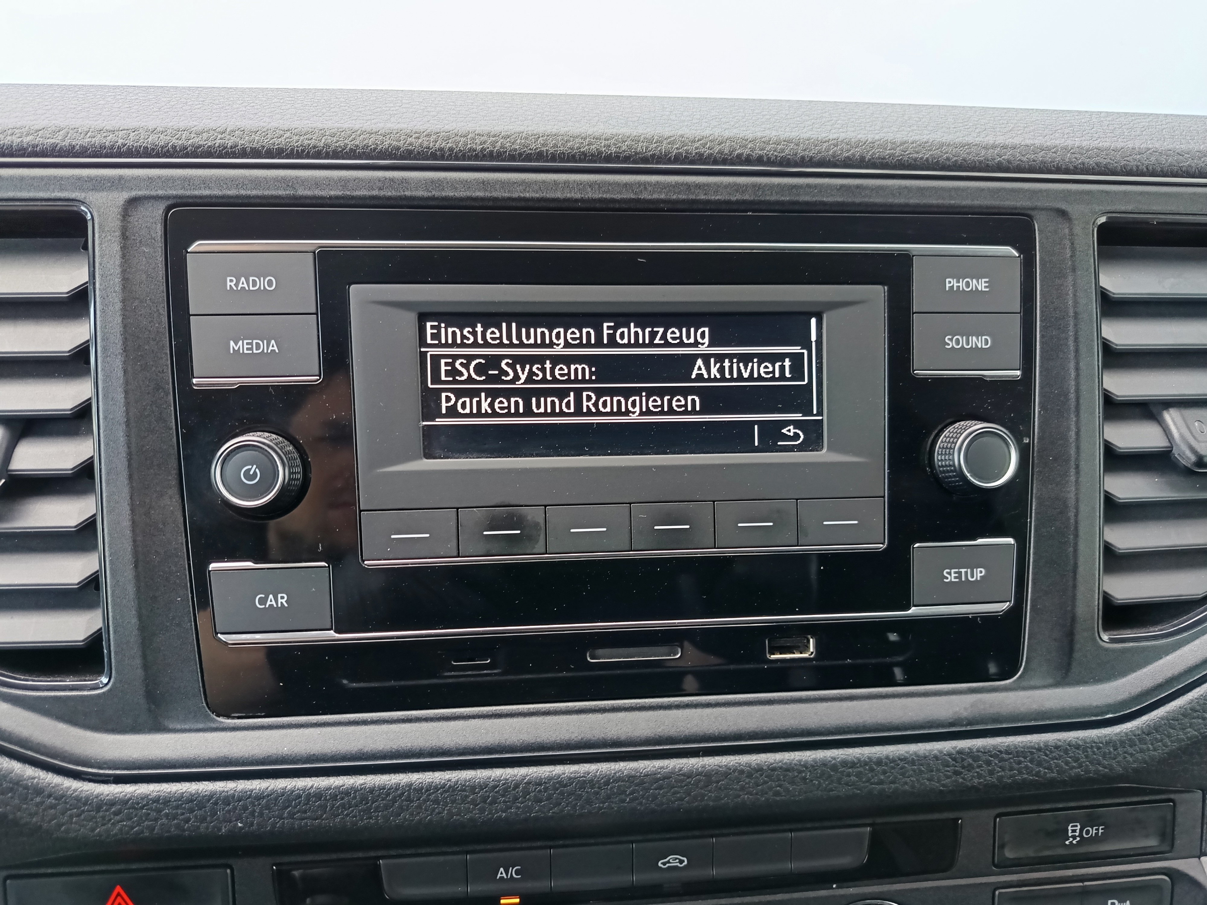 VW Crafter 30 2.0 TDI Kasten FWD mittellang | Bild 20 von 24