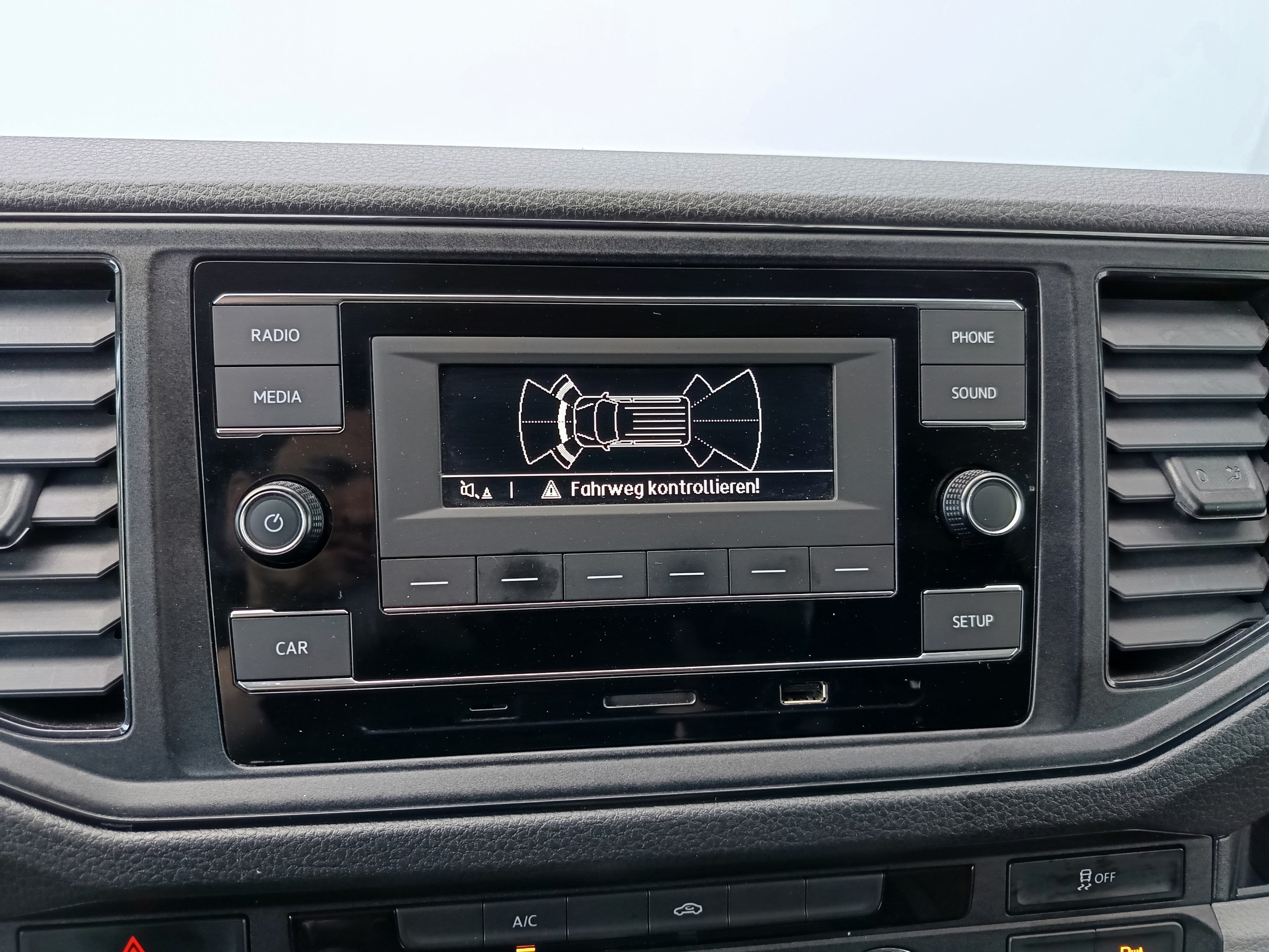 VW Crafter 30 2.0 TDI Kasten FWD mittellang | Bild 21 von 24