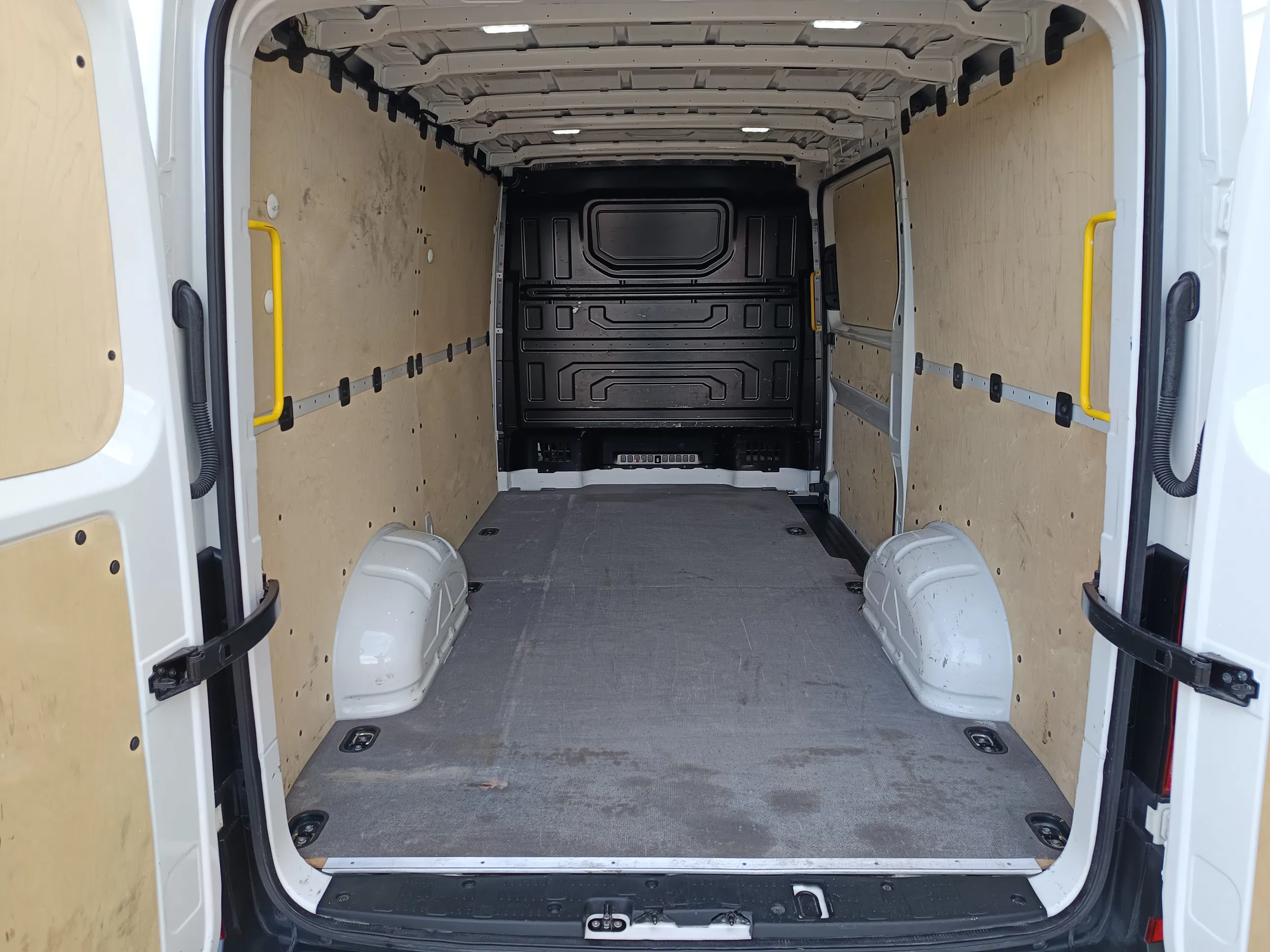 VW Crafter 30 2.0 TDI Kasten FWD mittellang | Bild 23 von 24
