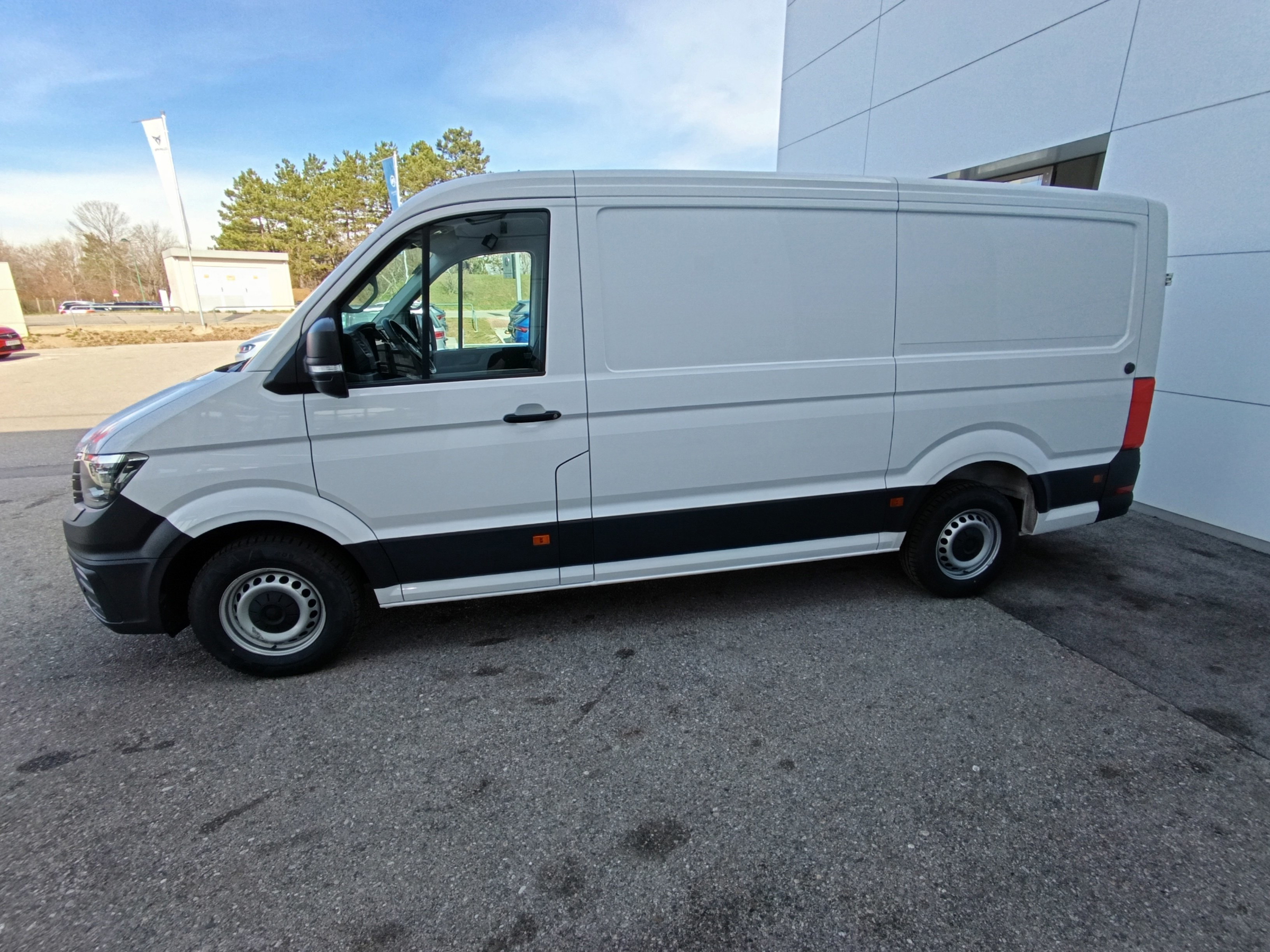 VW Crafter 30 2.0 TDI Kasten FWD mittellang | Bild 8 von 24