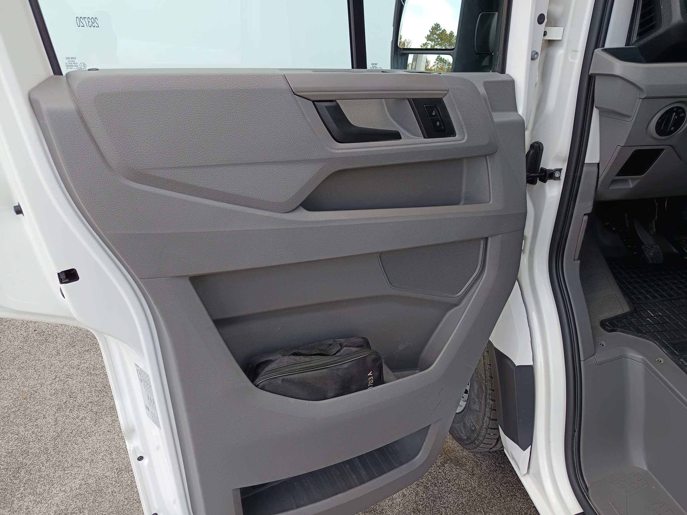 VW Crafter 30 2.0 TDI Kasten FWD mittellang | Bild 10 von 24