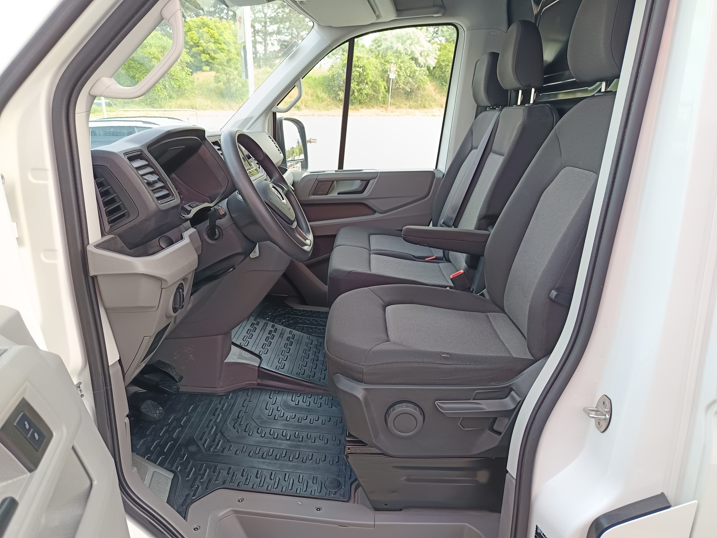 VW Crafter 30 2.0 TDI Kasten FWD L3H3 | Bild 10 von 21