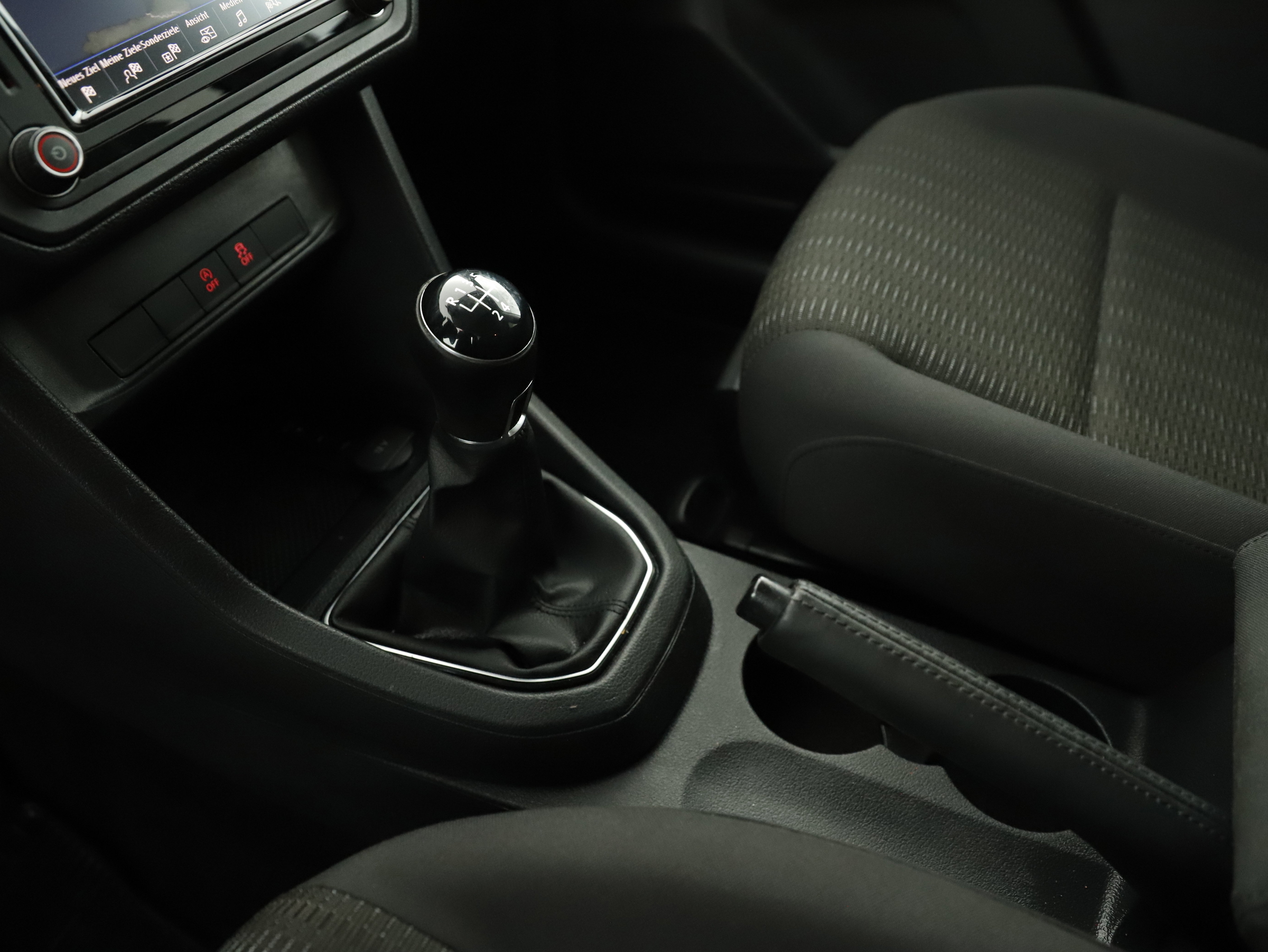 VW Caddy PKW 2.0 TDI BMT Comfortline | Bild 22 von 28