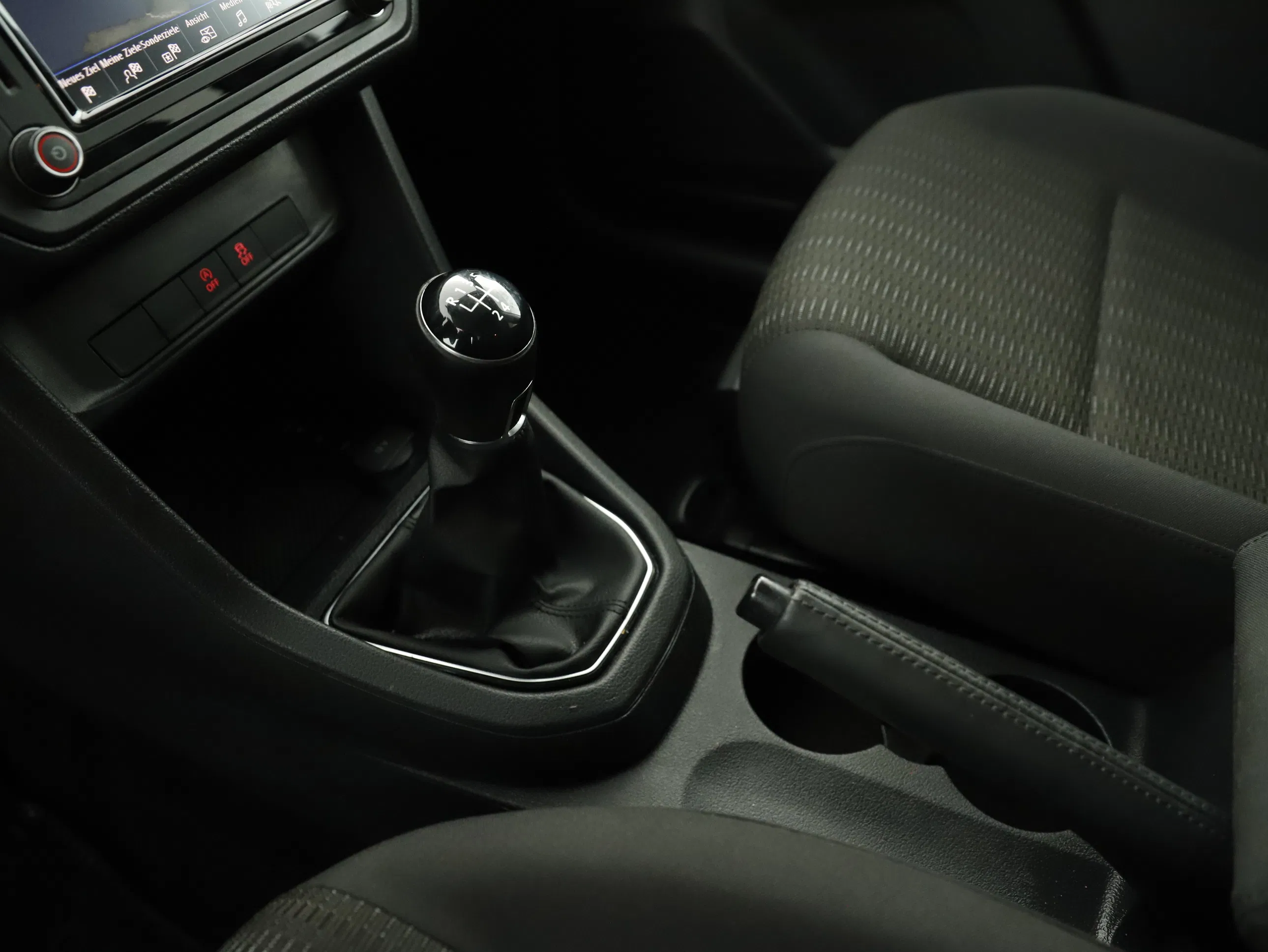 VW Caddy PKW 2.0 TDI BMT Comfortline | Bild 22 von 28