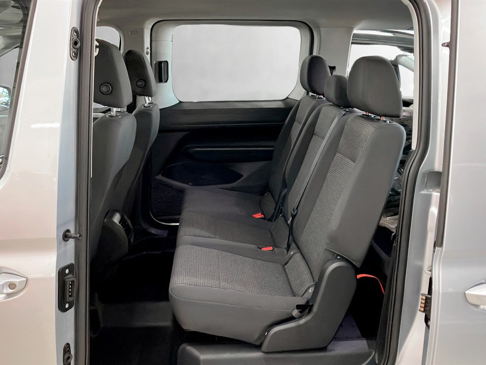 VW Caddy Maxi 2.0 TDI 4Motion | Bild 17 von 22