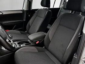 VW Touran 2.0 TDI BMT | Thumbnail 9 von 19