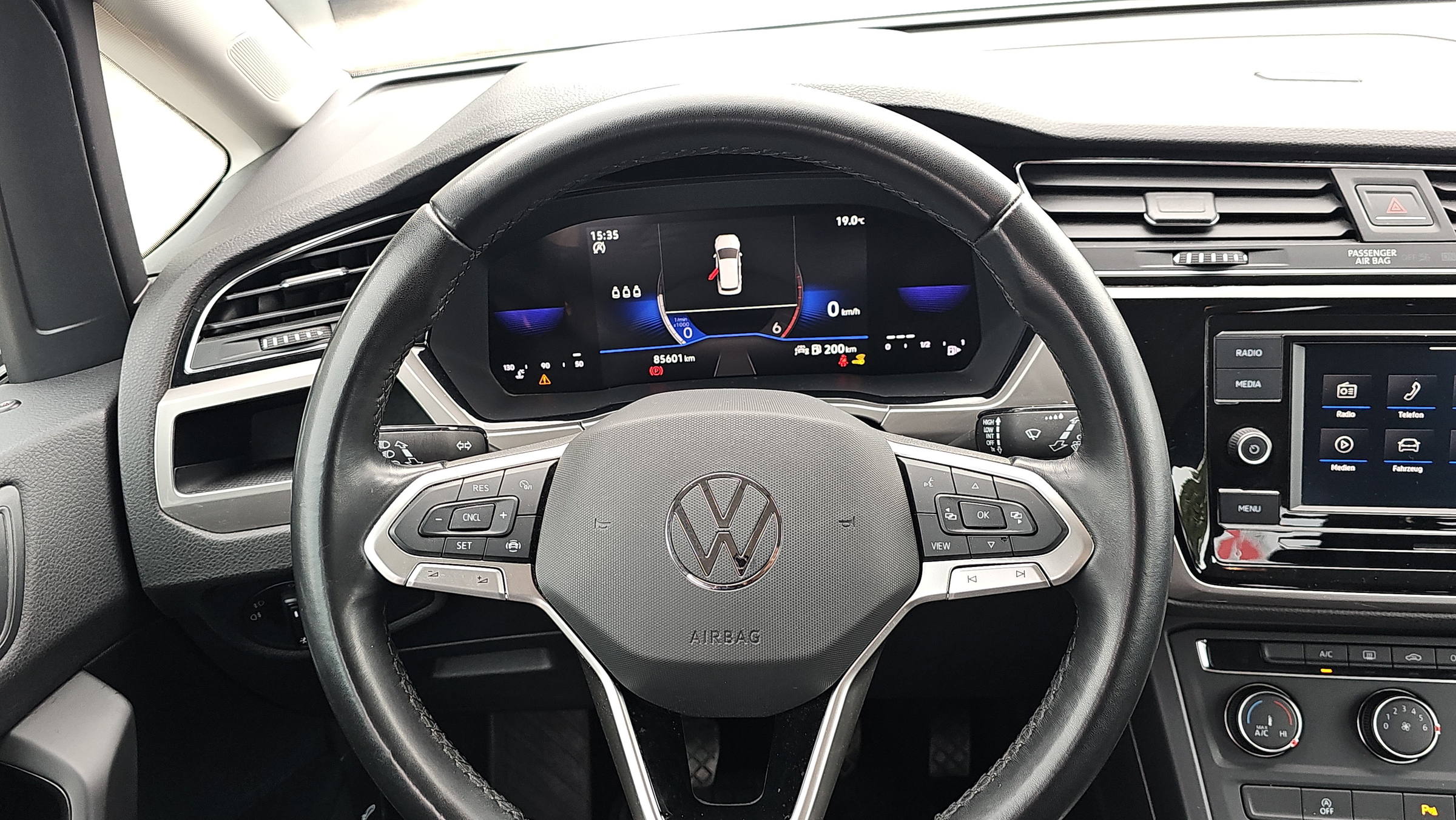 VW Touran 2.0 TDI BMT | Bild 12 von 19