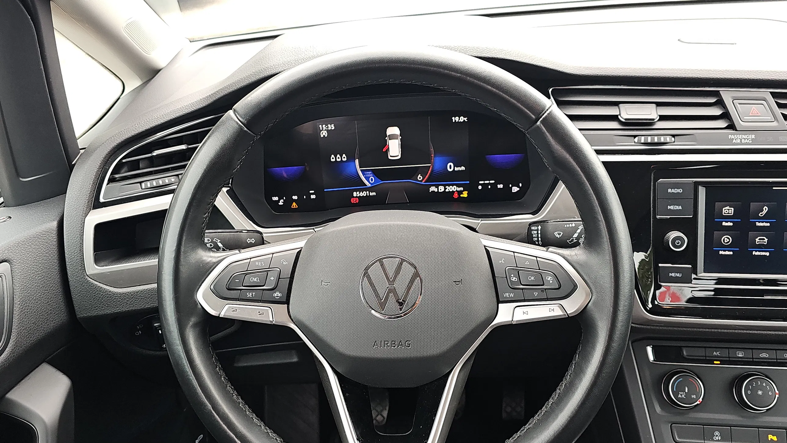 VW Touran 2.0 TDI BMT | Bild 12 von 19