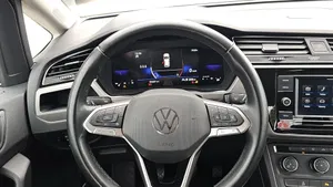 VW Touran 2.0 TDI BMT | Thumbnail 12 von 19
