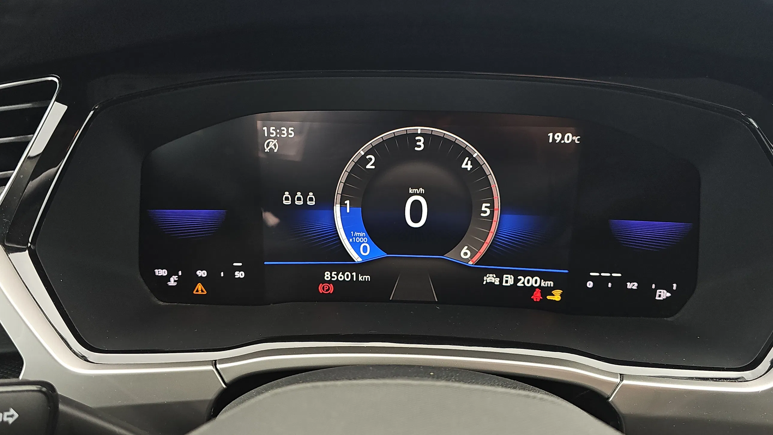 VW Touran 2.0 TDI BMT | Bild 13 von 19