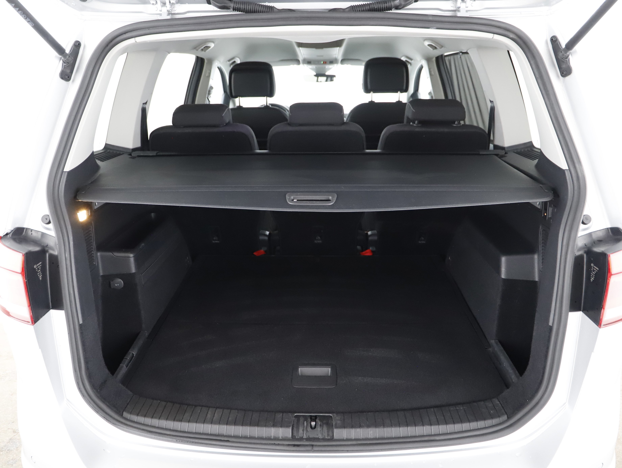 VW Touran 2.0 TDI BMT Comfortline | Bild 16 von 23