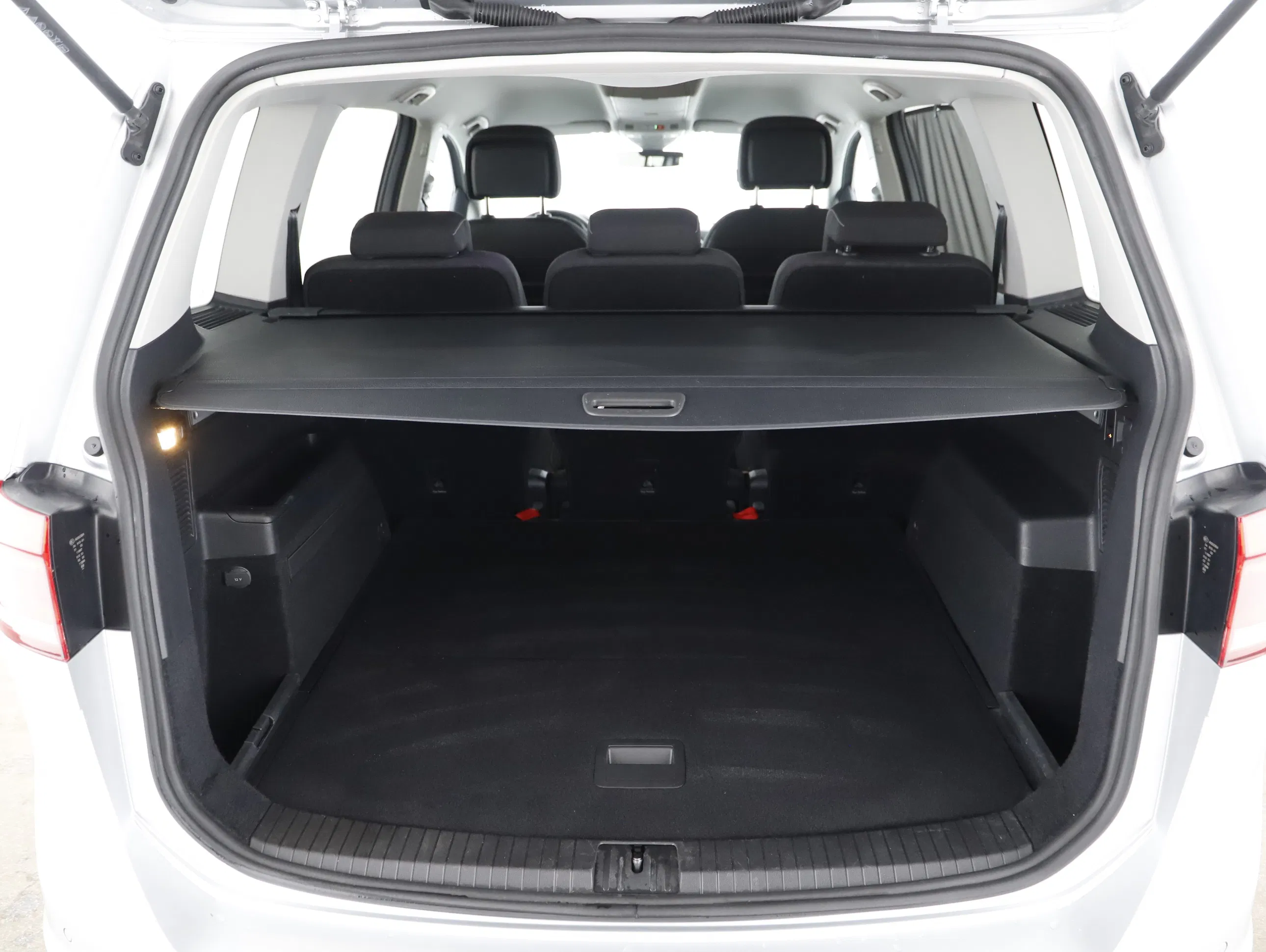 VW Touran 2.0 TDI BMT Comfortline | Bild 16 von 23
