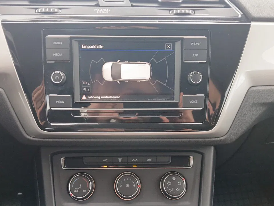 VW Touran 2.0 TDI BMT | Bild 17 von 23