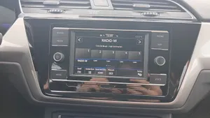 VW Touran 2.0 TDI BMT | Thumbnail 18 von 23