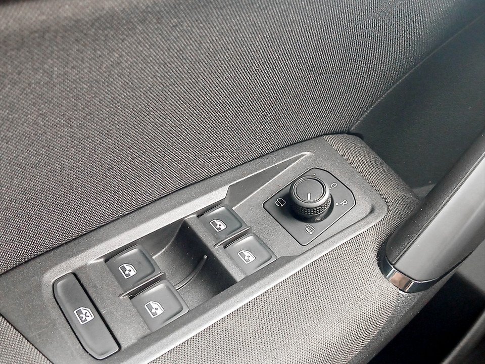 VW Touran 2.0 TDI BMT | Bild 8 von 23