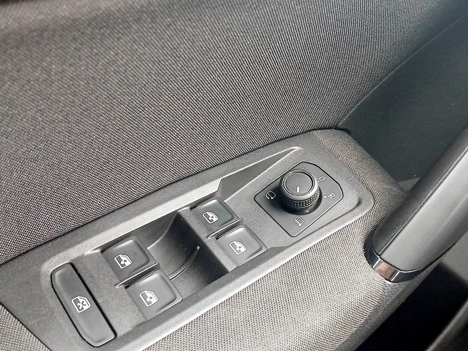 VW Touran 2.0 TDI BMT | Bild 8 von 23