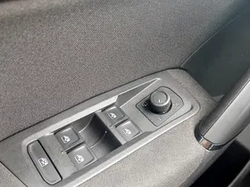 VW Touran 2.0 TDI BMT | Thumbnail 8 von 23