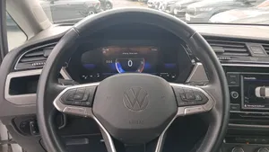 VW Touran 2.0 TDI BMT | Thumbnail 13 von 23