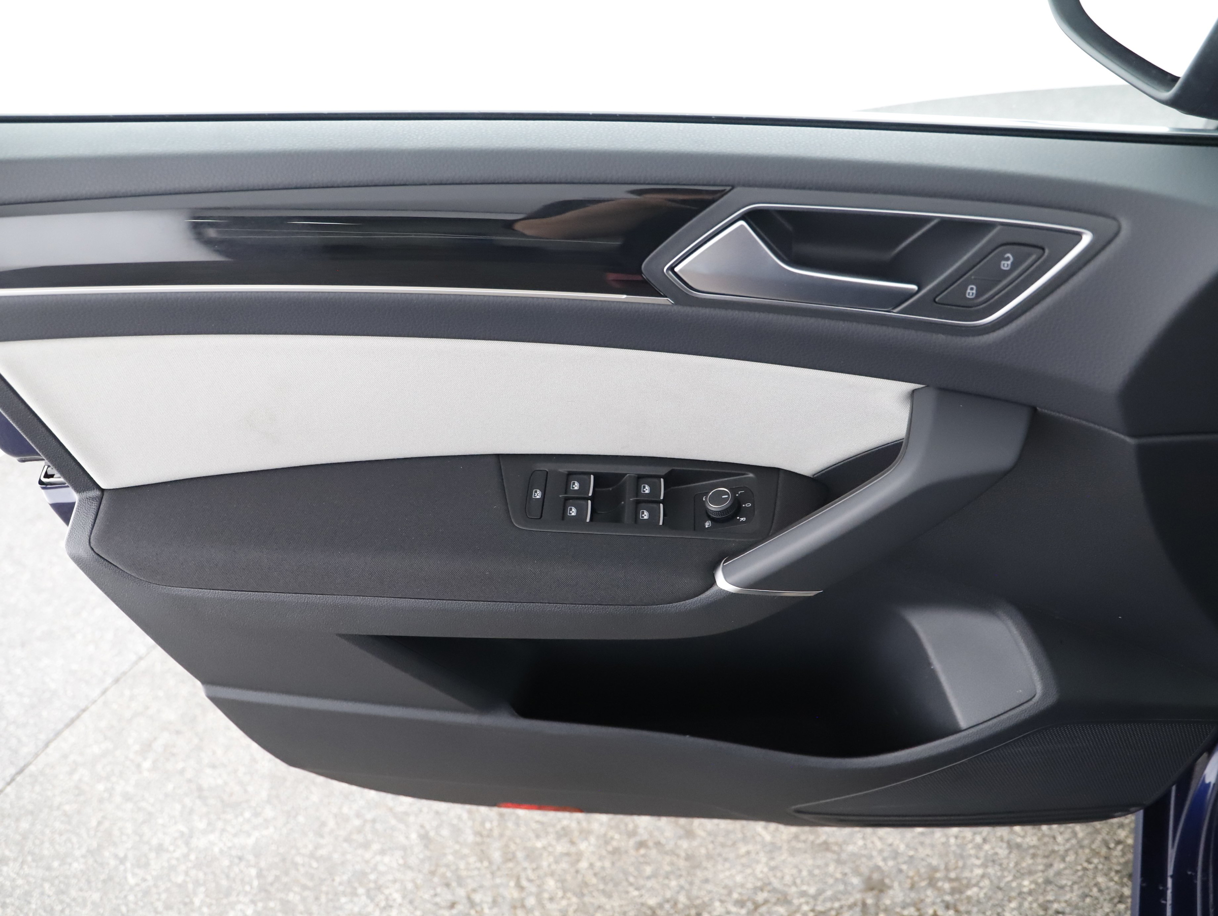 VW Touran Highline TDI SCR DSG 7-Sitzer | Bild 4 von 31