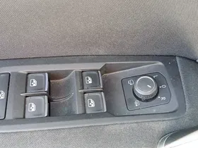 VW Touran 2.0 TDI BMT Comfortline | Thumbnail 7 von 19