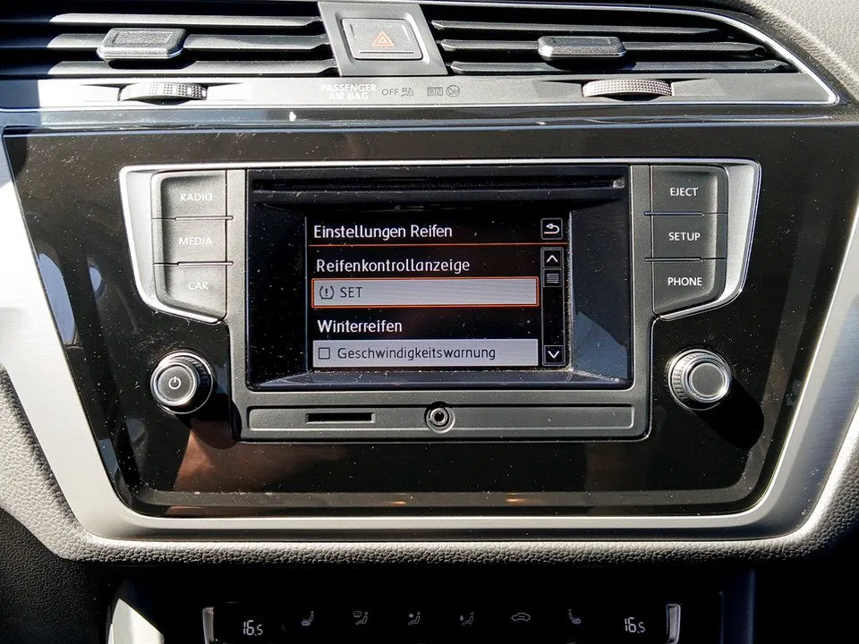VW Touran 2.0 TDI BMT Comfortline | Bild 16 von 19