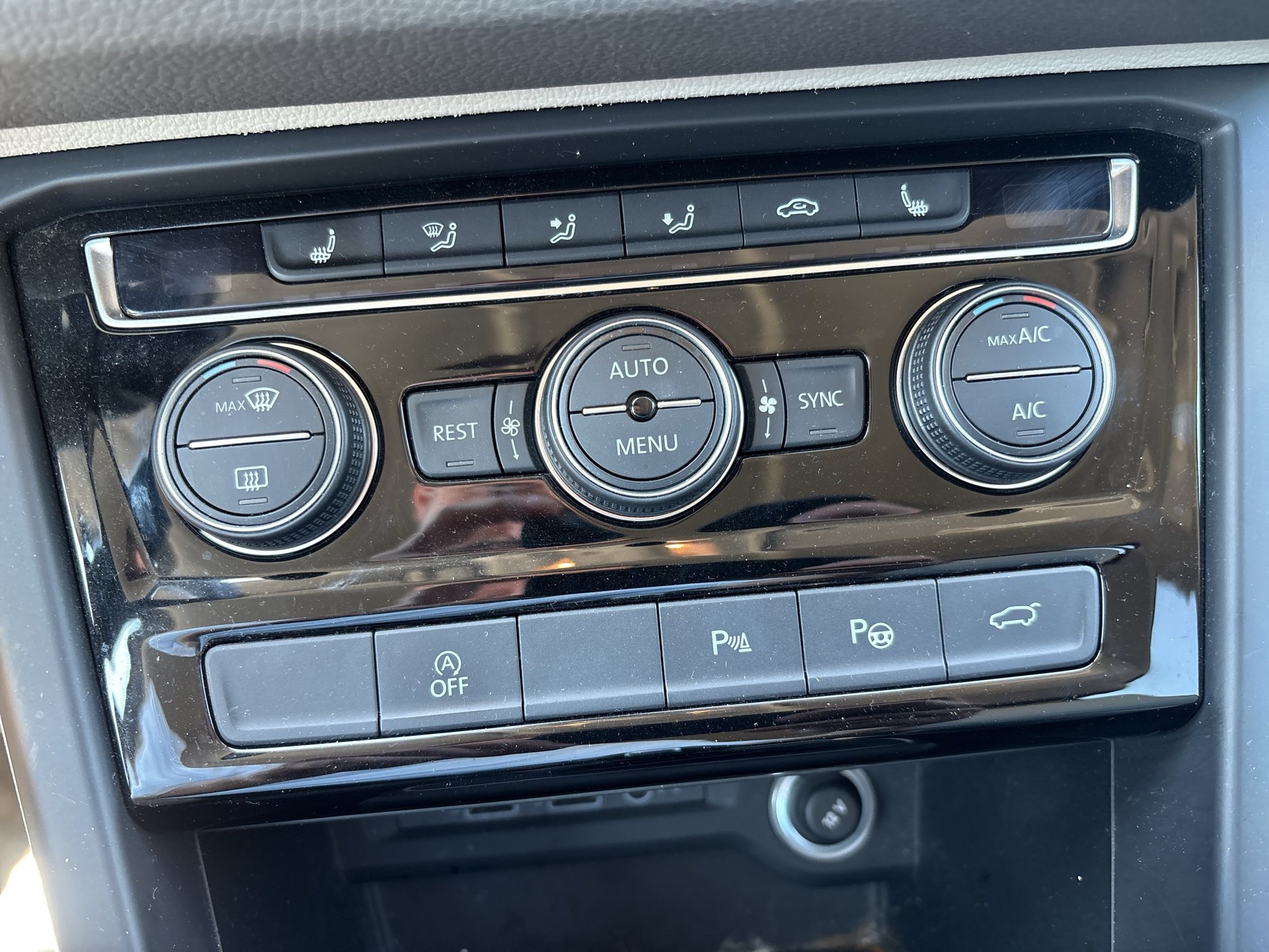 VW Touran 1.6 TDI BMT Sky | Bild 16 von 31